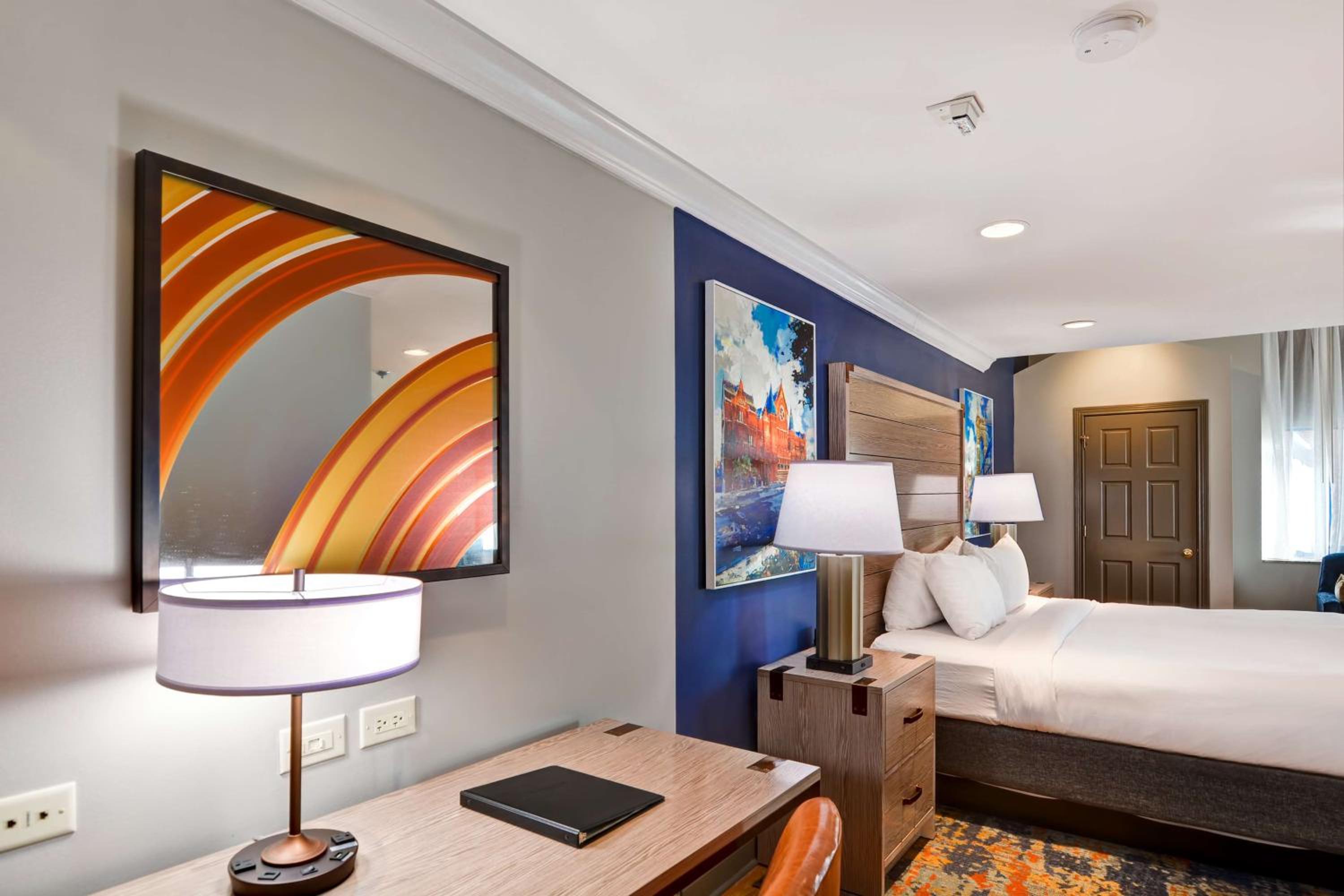 King Room with Whirlpool - Photo 4