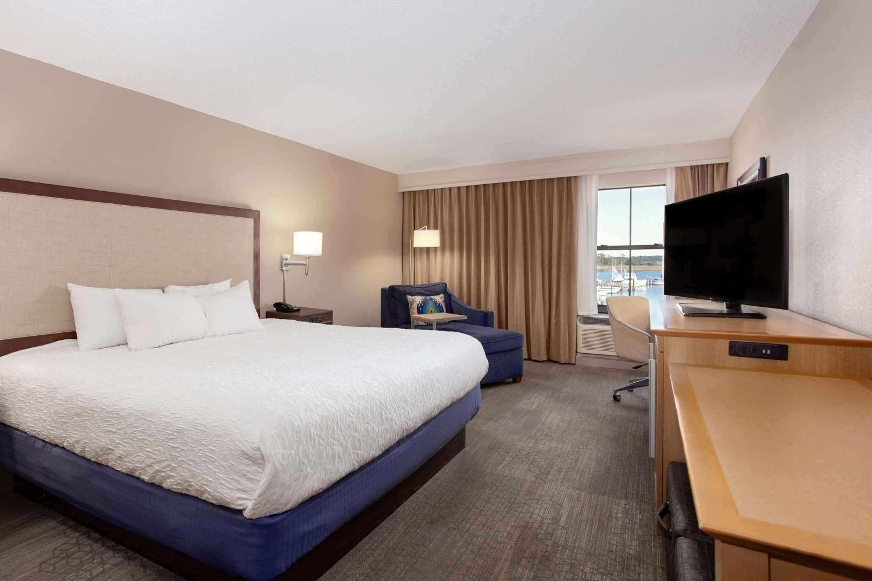 Premium King Room - Water View - Photo 4