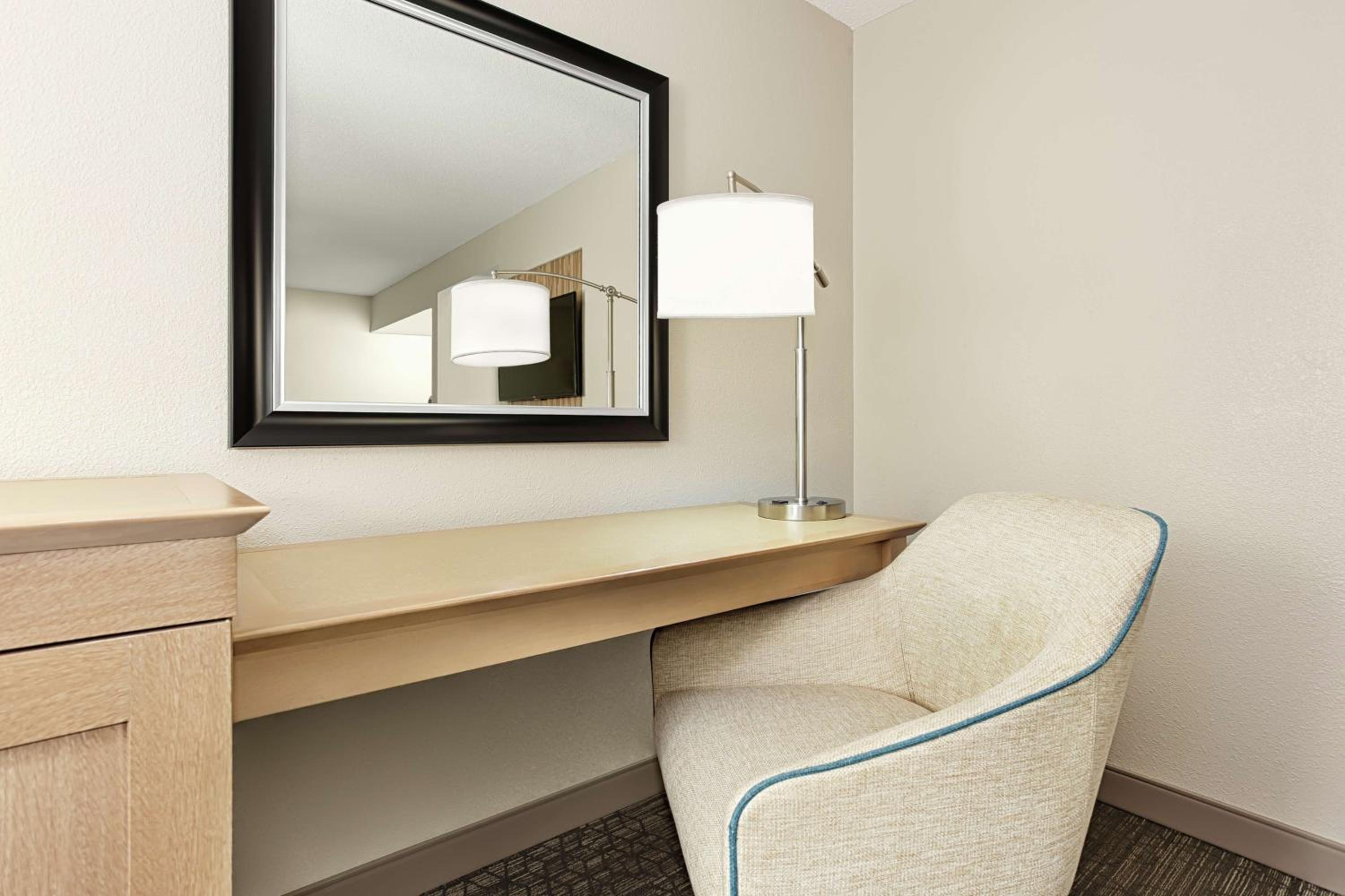 One-Bedroom King Suite - Non-Smoking - Photo 5
