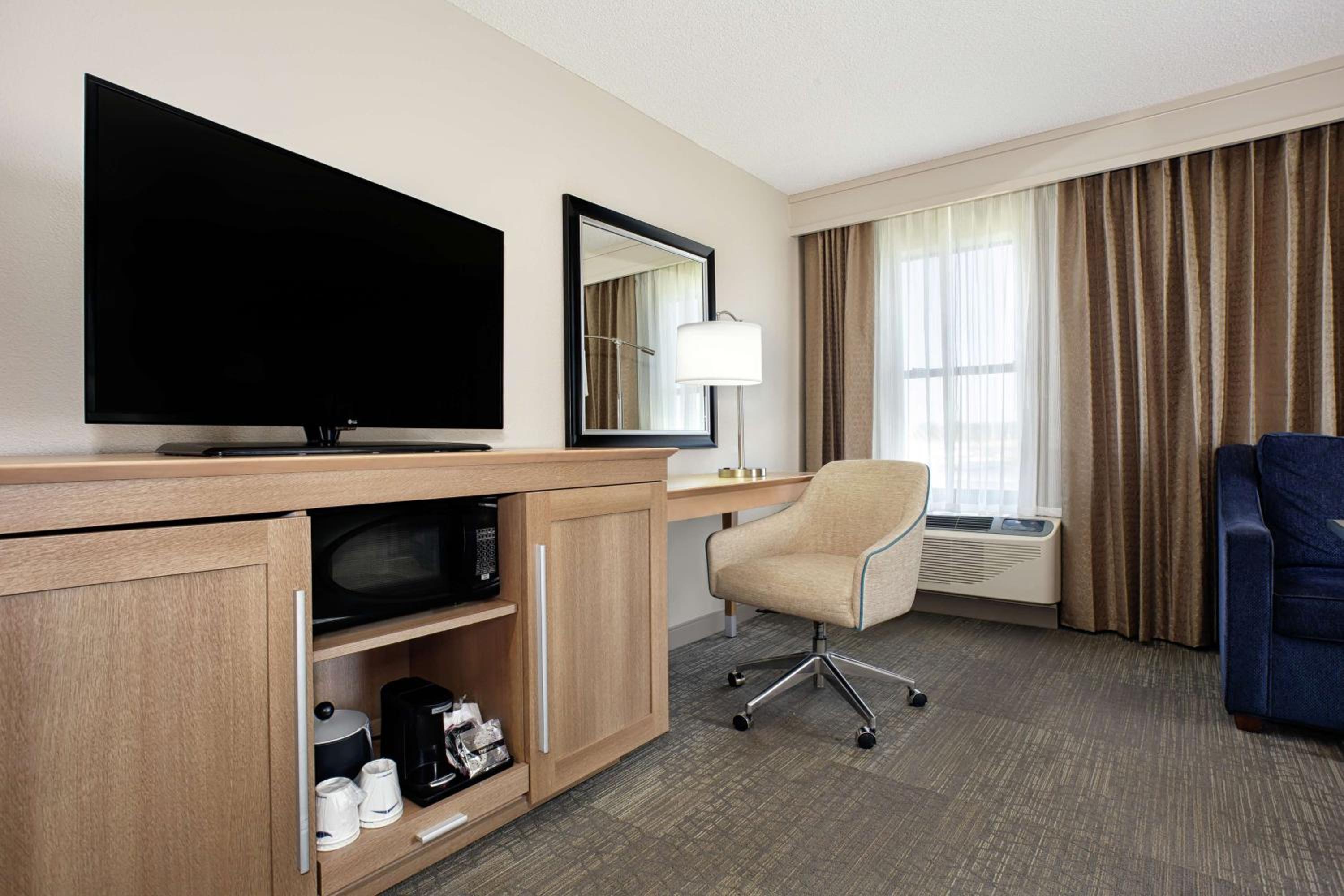 King Room with King Bed - Non-Smoking - Photo 1