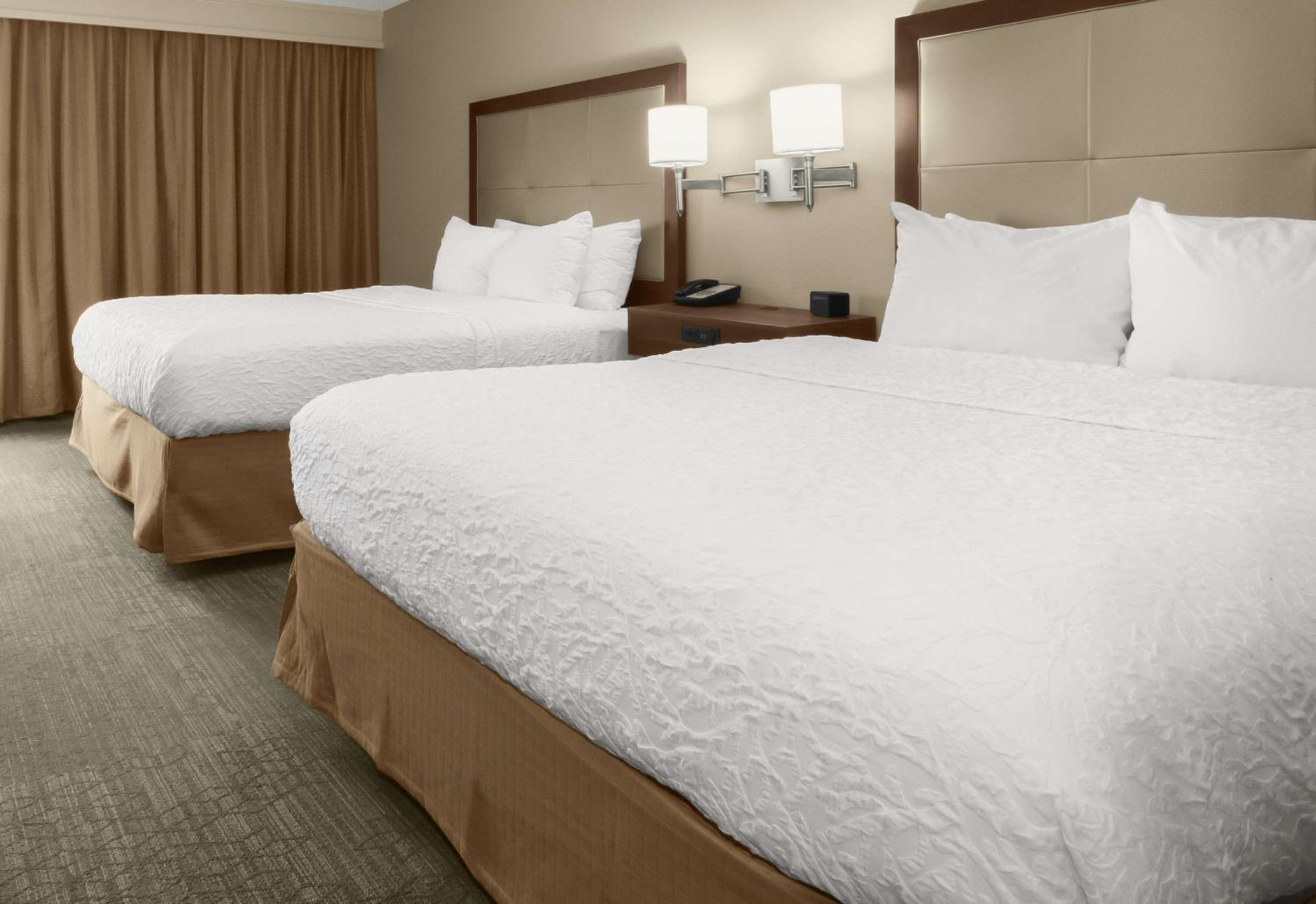 Room with Two Queen Beds - Non-Smoking - Photo 2