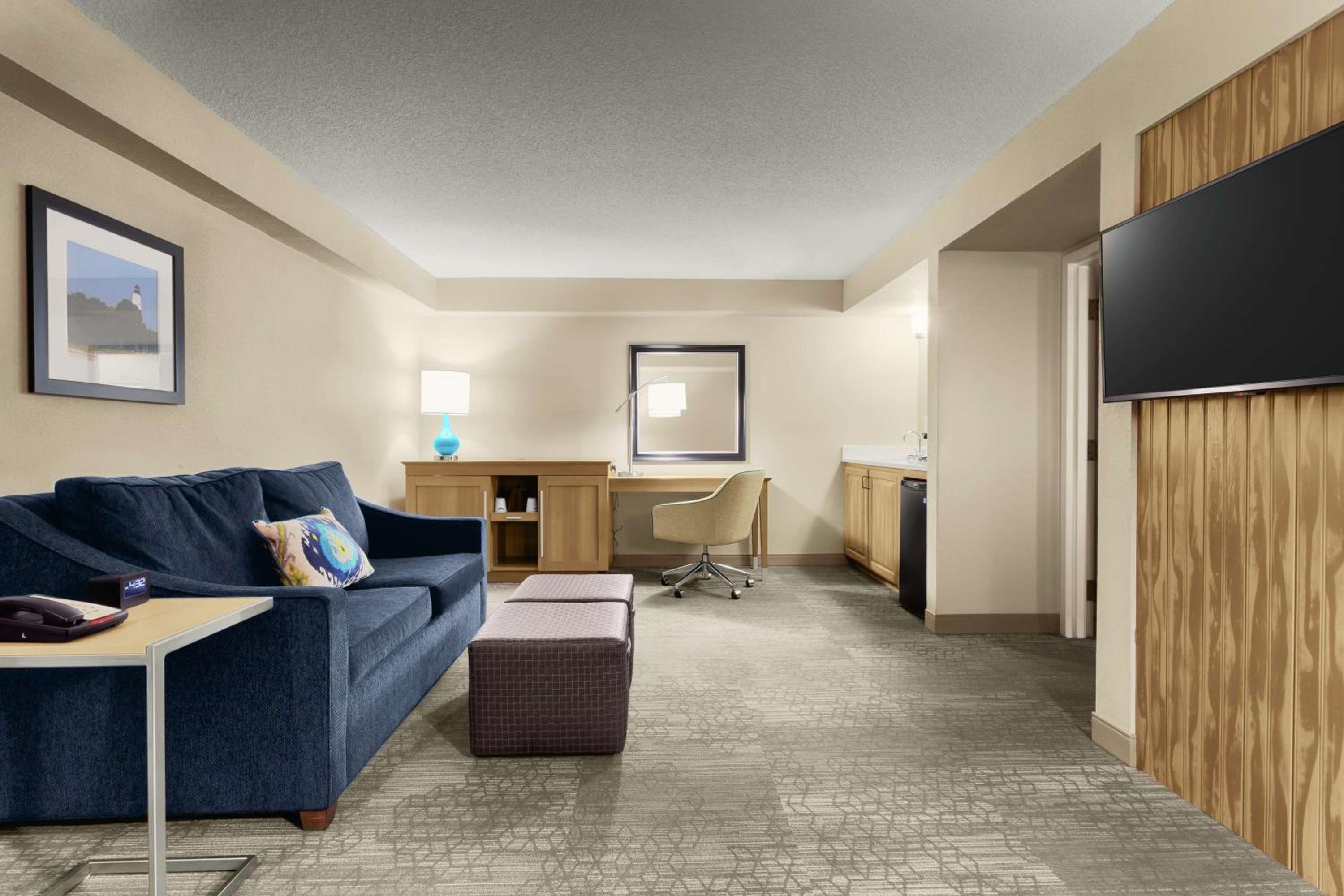 One-Bedroom King Suite - Non-Smoking - Photo 2