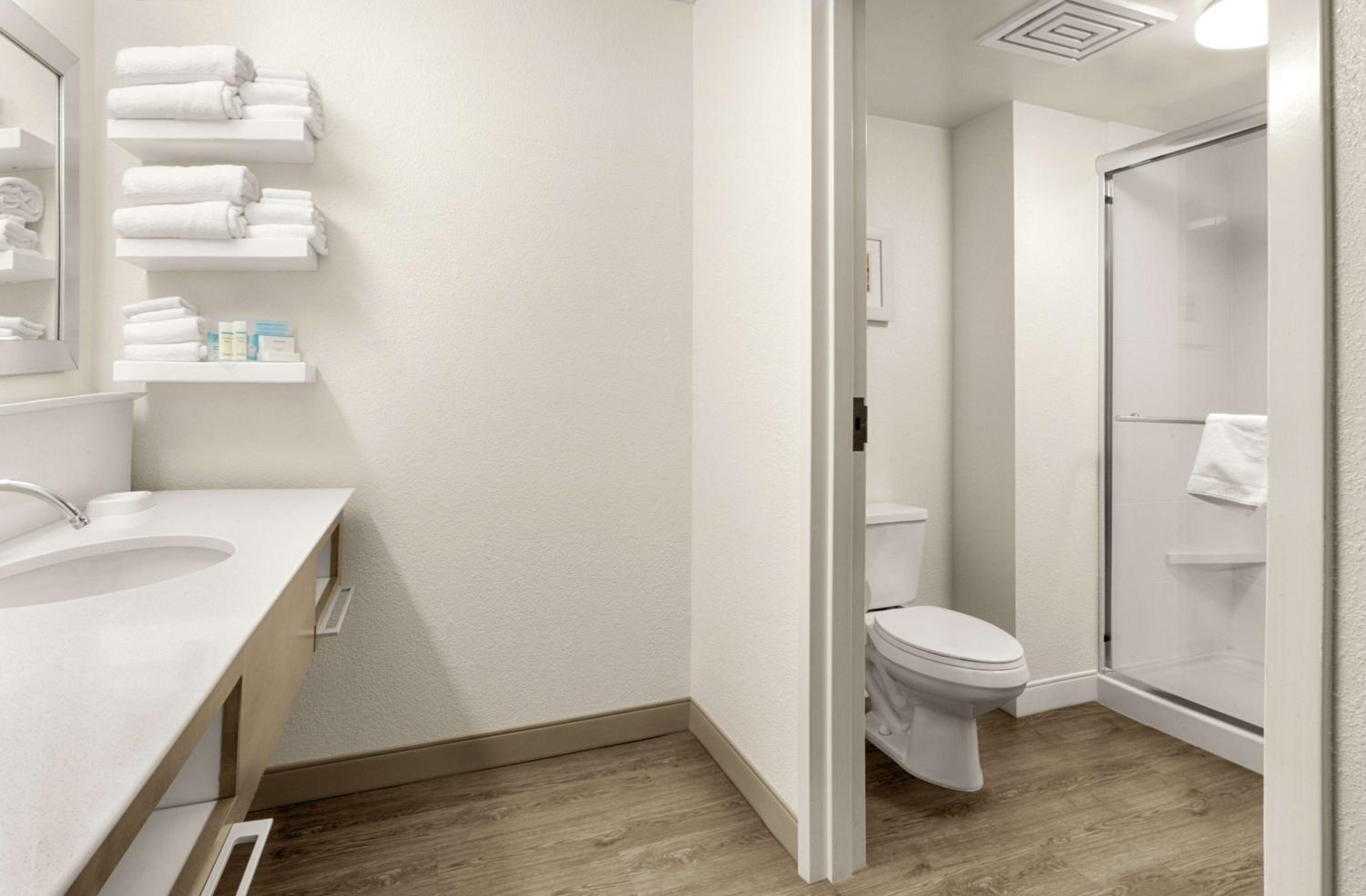 One-Bedroom King Suite - Non-Smoking - Photo 4