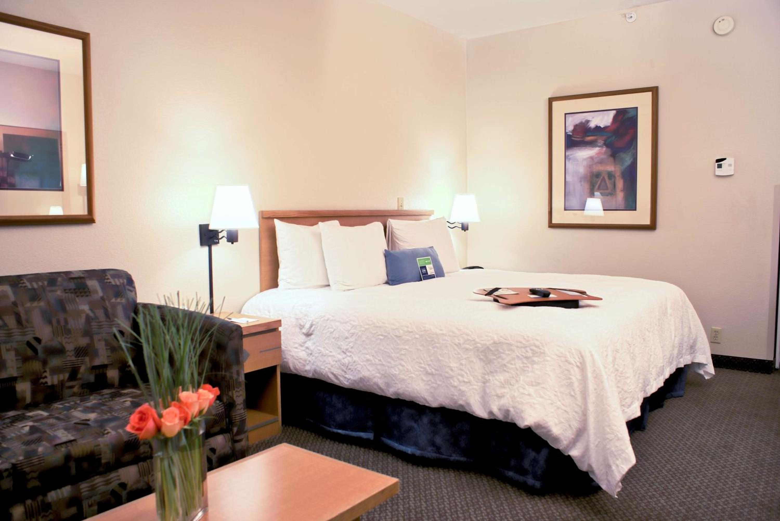 King Room with Sofa Bed and Study - Non-Smoking