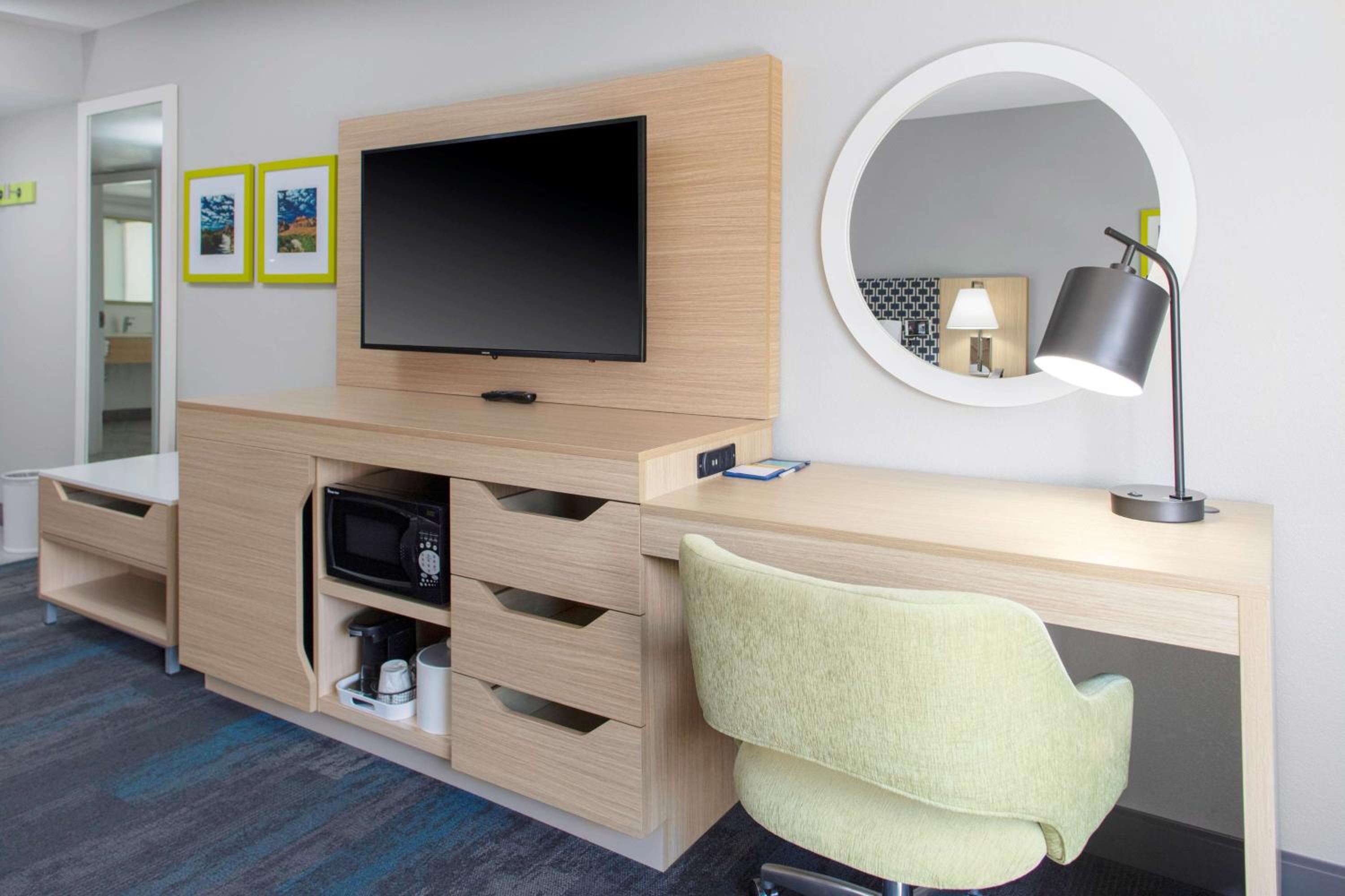 Double Room - Non-Smoking  - Photo 4