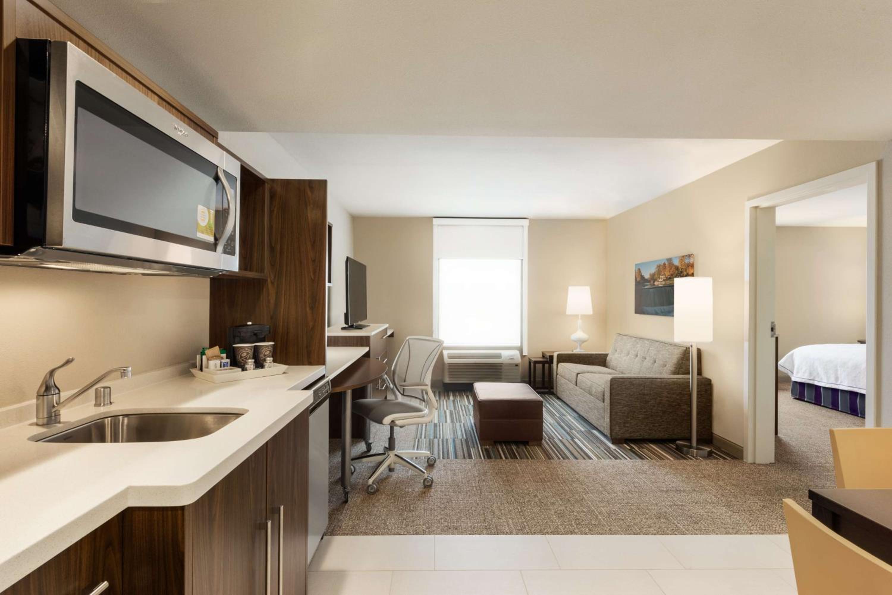 One-Bedroom King Suite - Non-Smoking