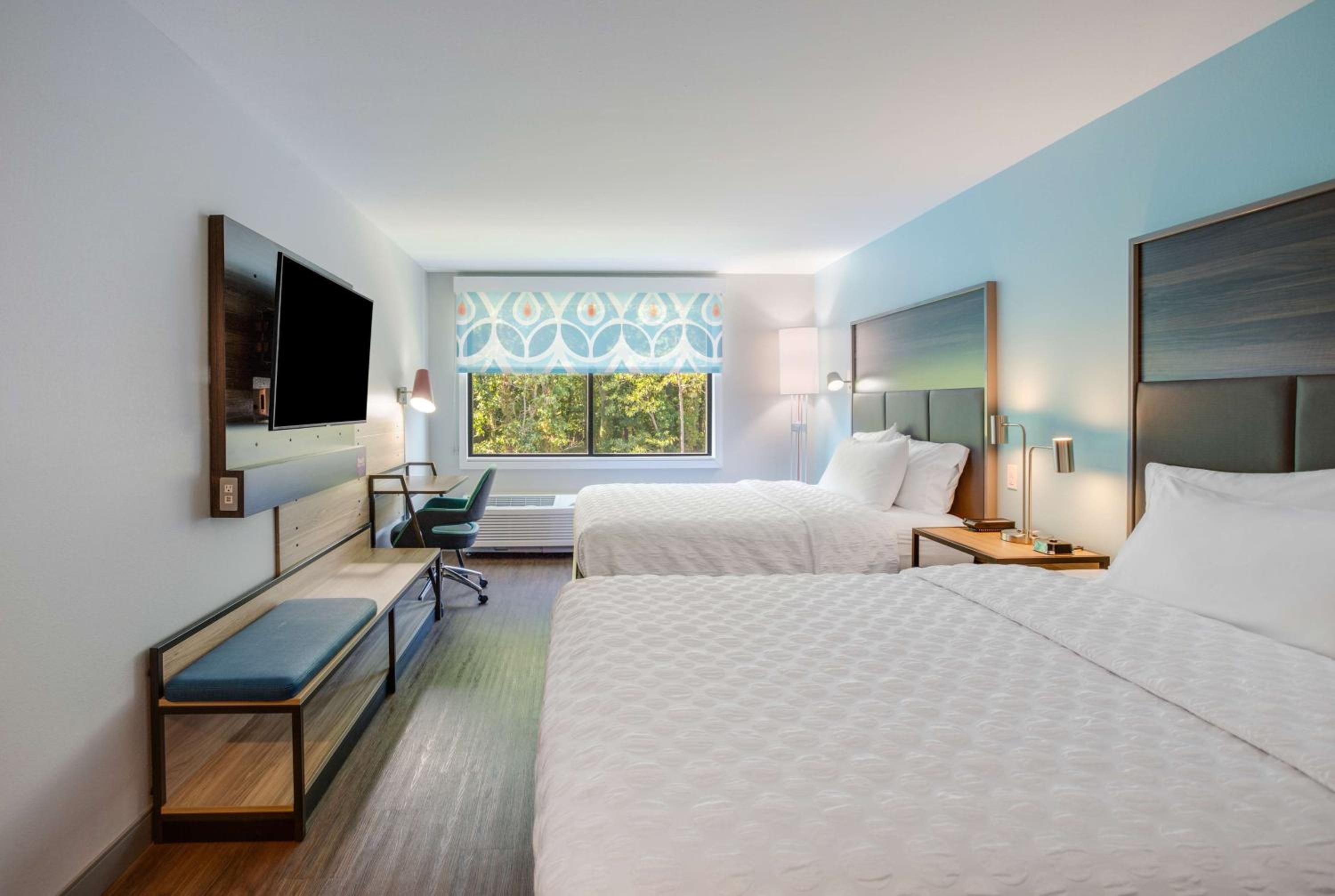Queen Room with Two Queen Beds - Photo 1