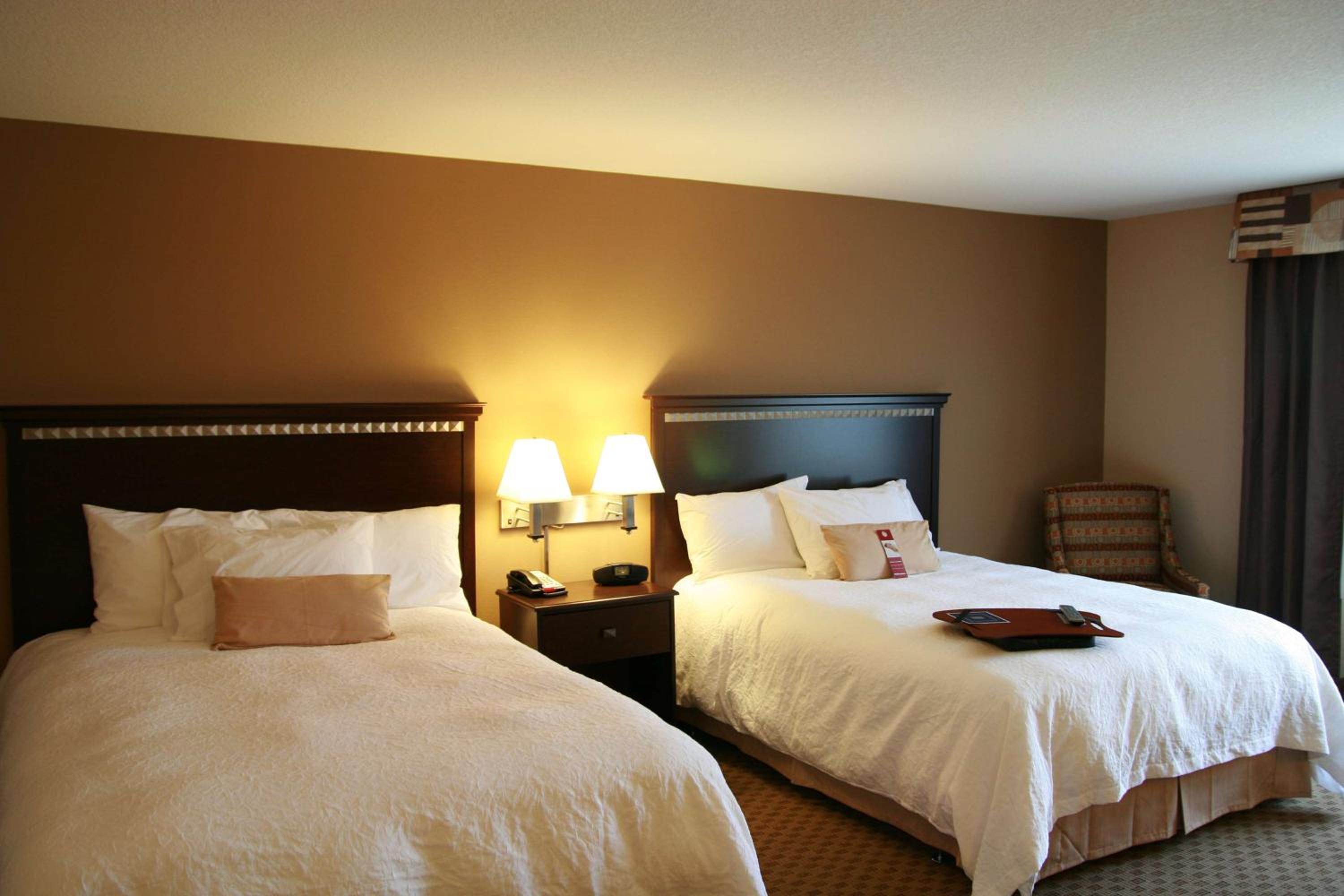 Queen Room with Two Queen Beds photo 3