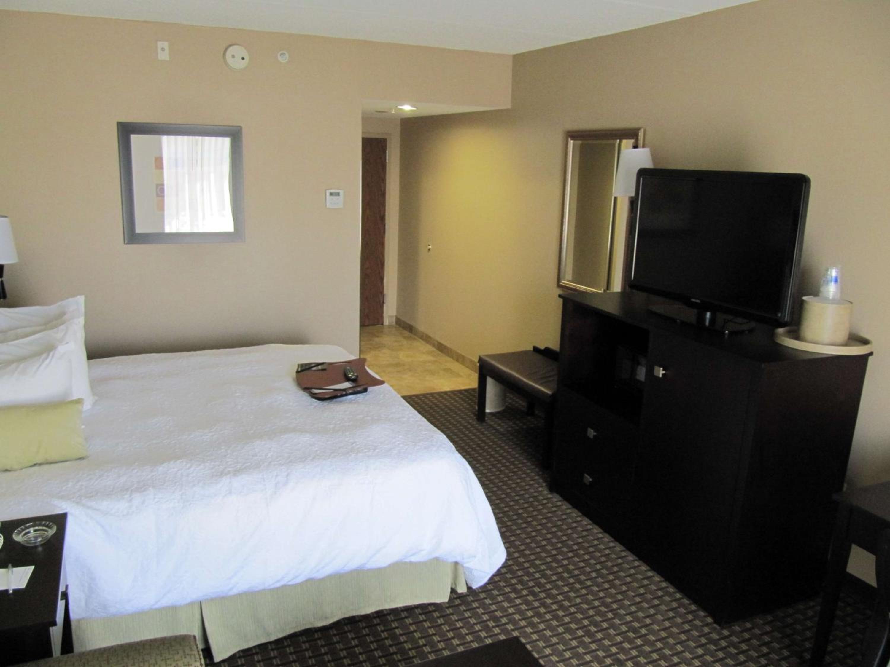 King Room with Sofa Bed and Study - Non-Smoking