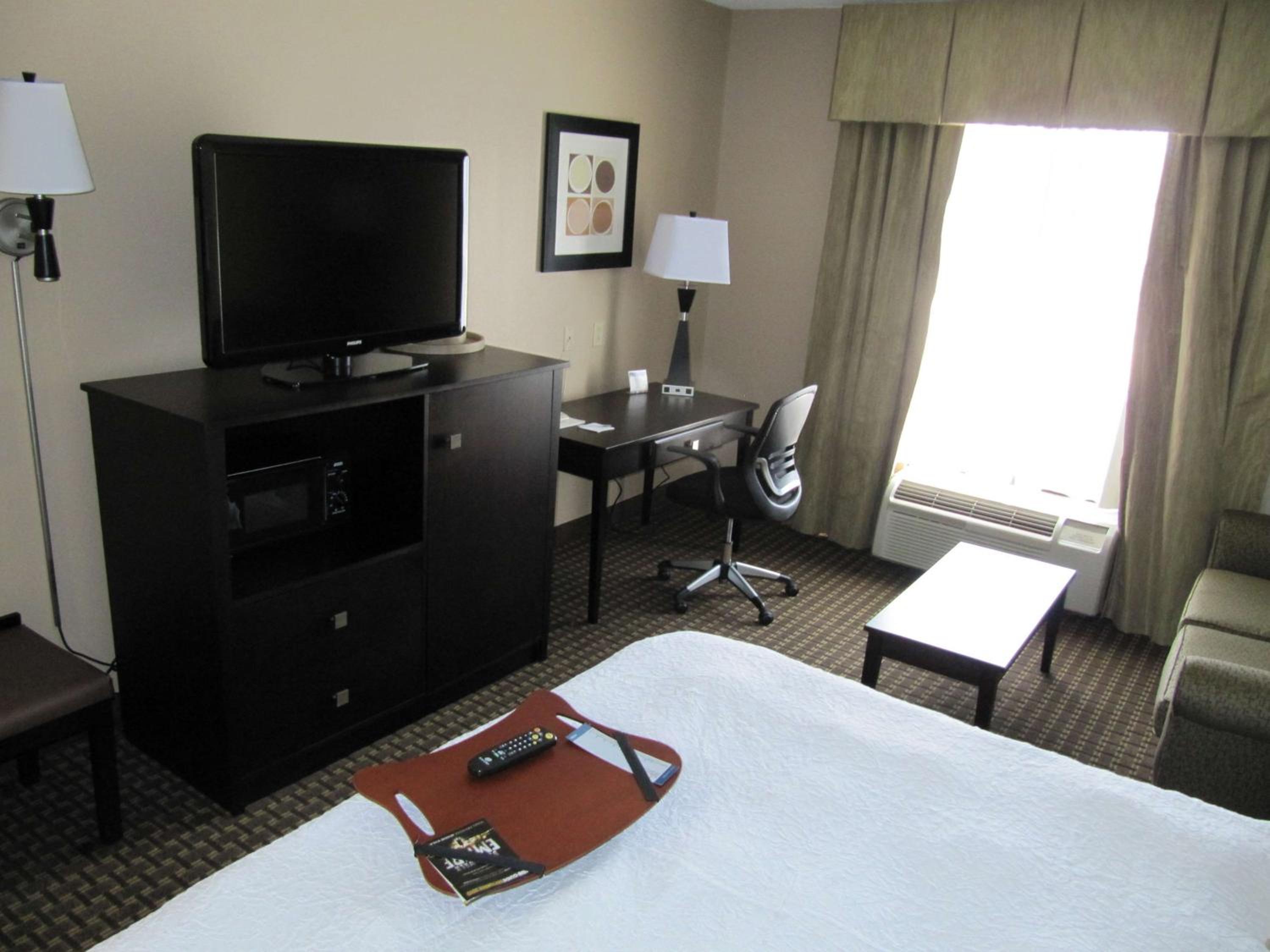 King Room with Sofa Bed and Study - Non-Smoking photo 3