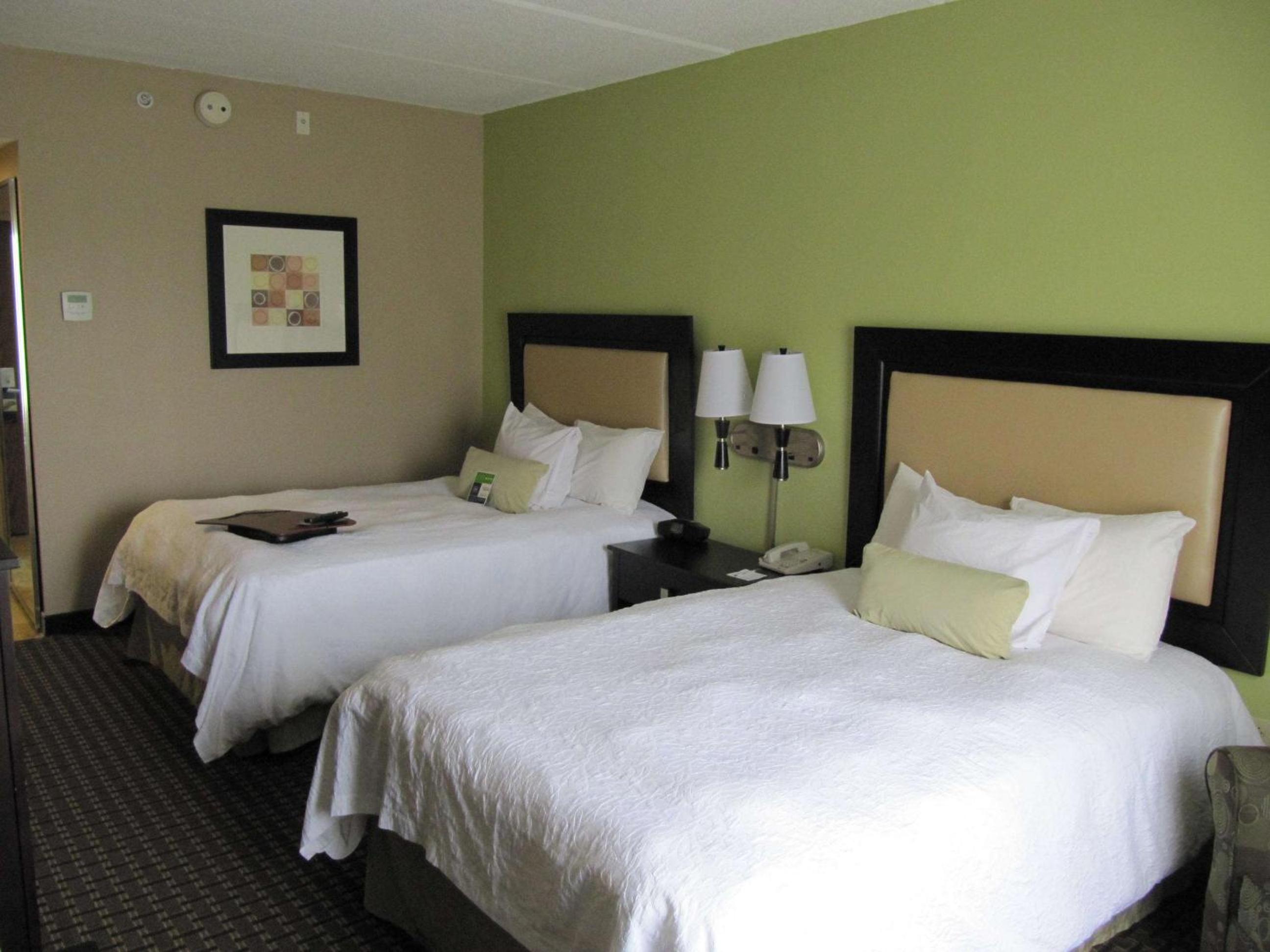 Room with Two Queen Beds - Non-Smoking - Photo 2