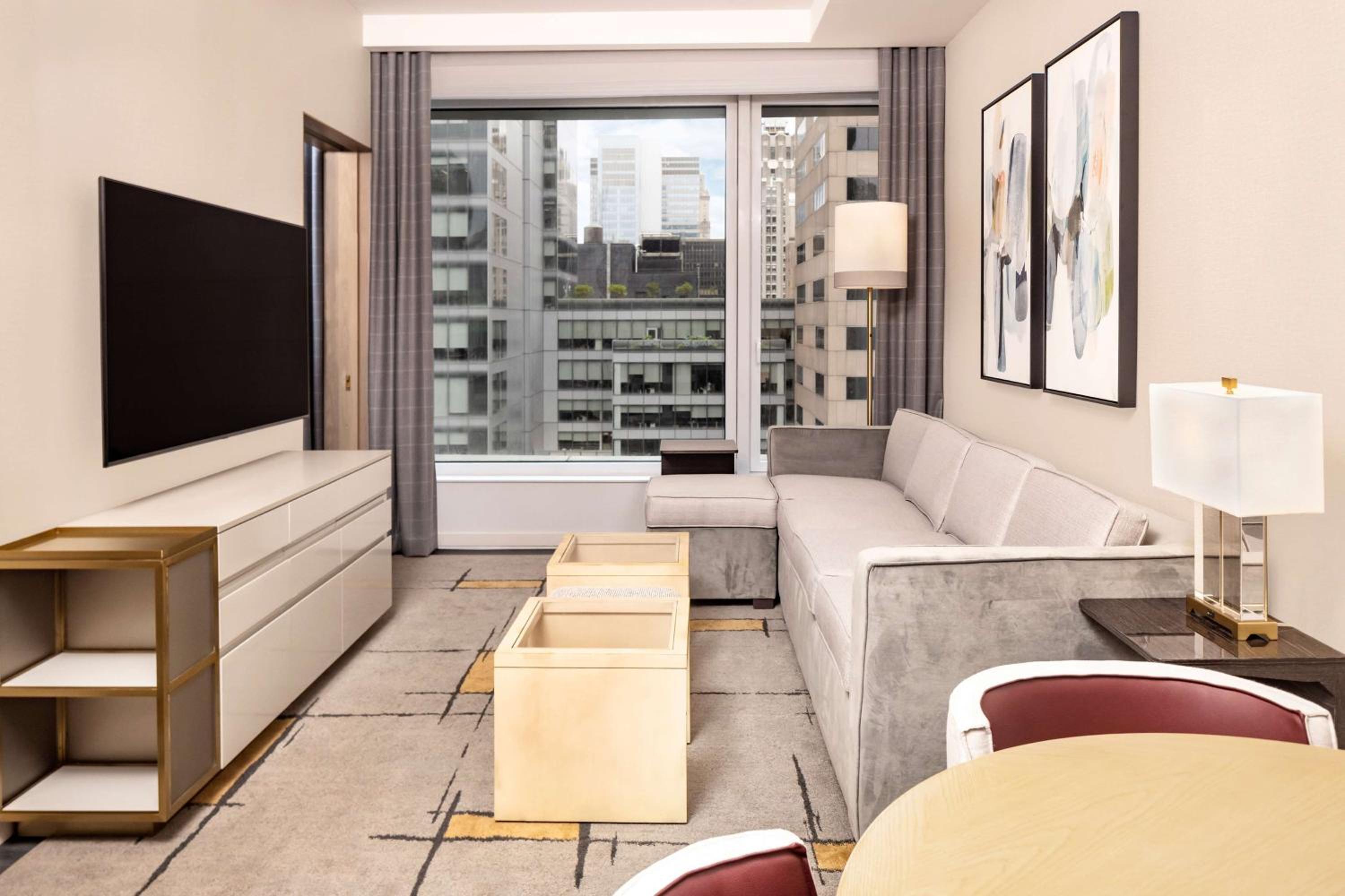 One-Bedroom Premier King Suite with Sofa Bed thumbnail 5