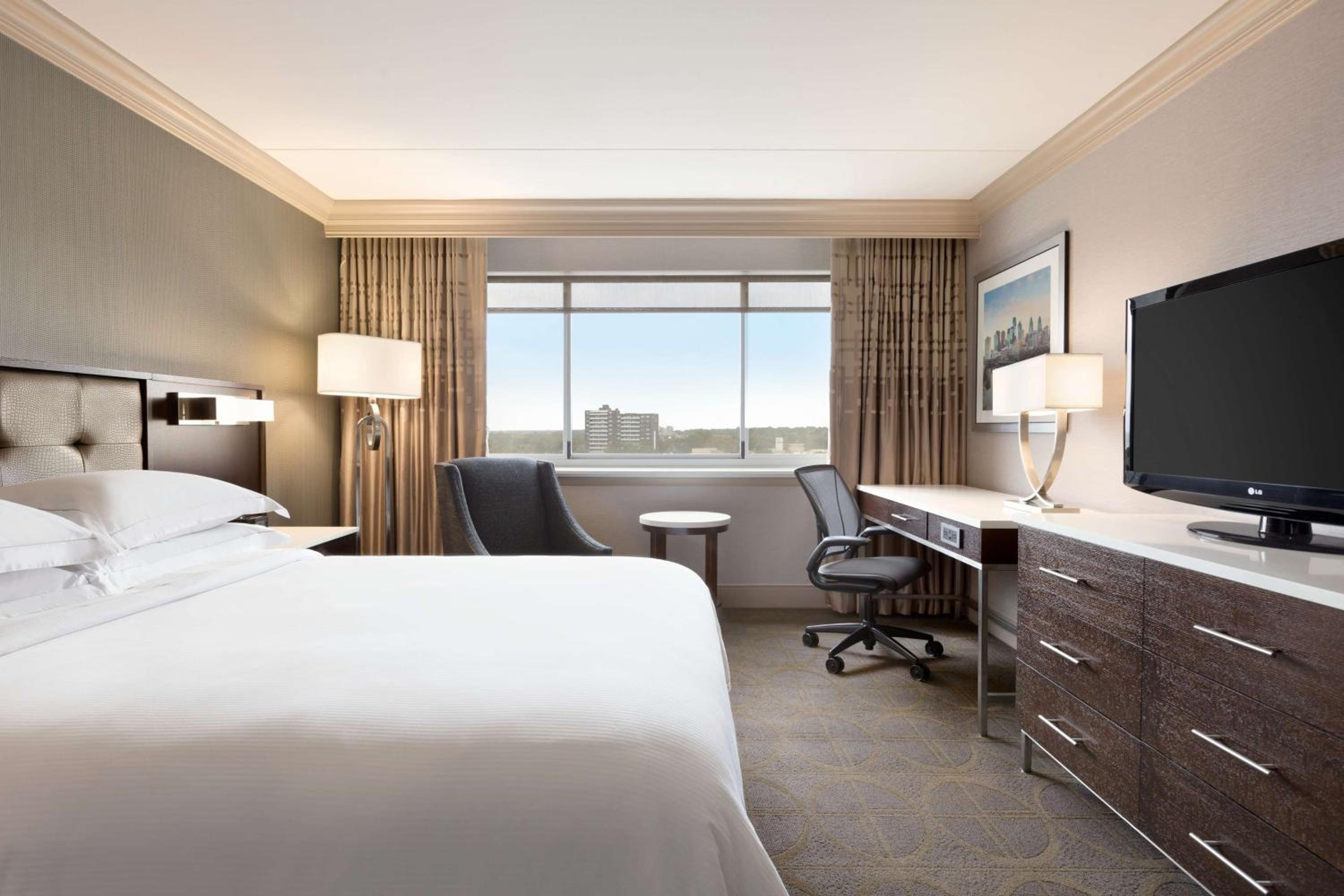 Deluxe King Room - Photo 1