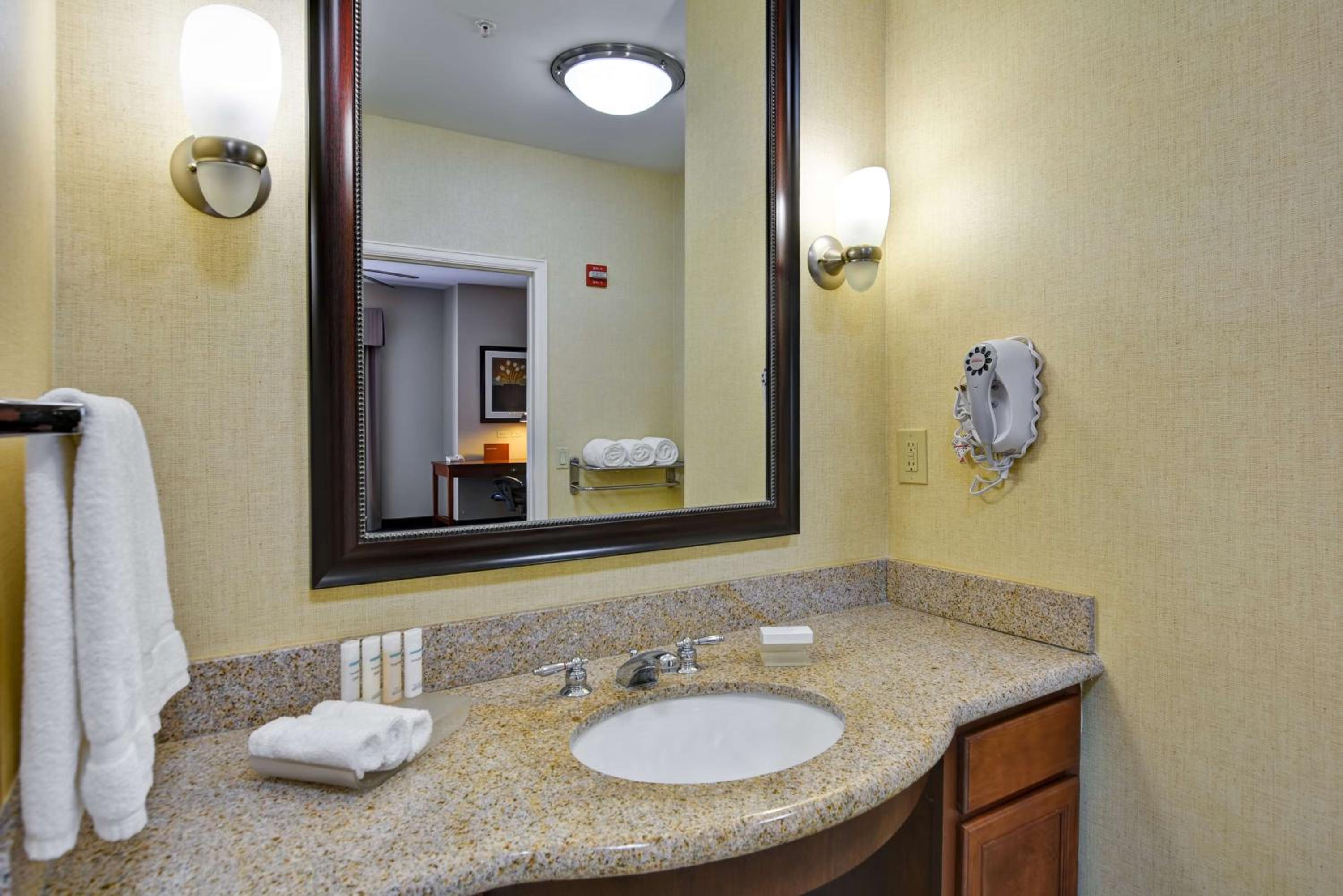 One-Bedroom King Suite - Non-Smoking - Photo 6