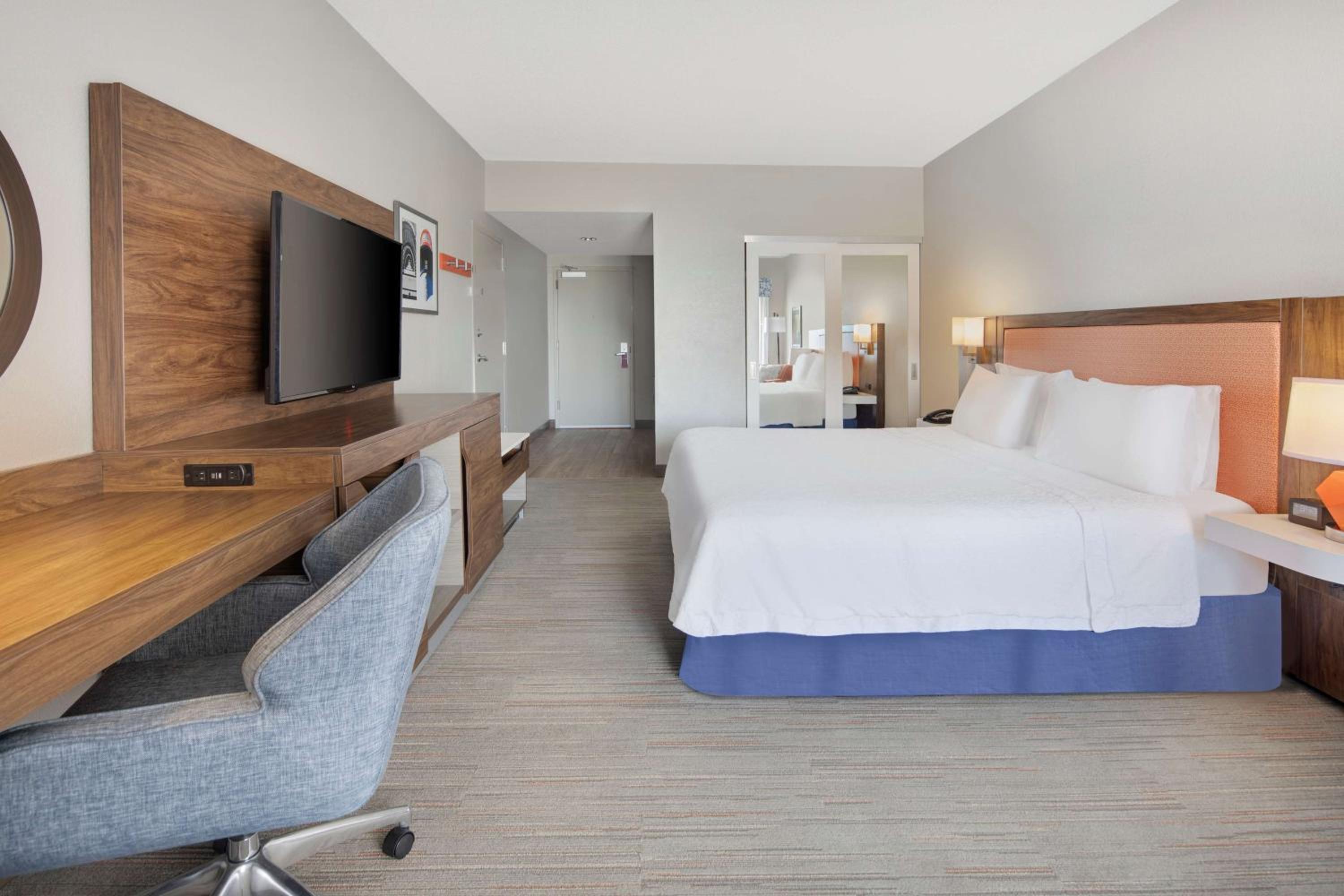 Standard King Room - Photo 4