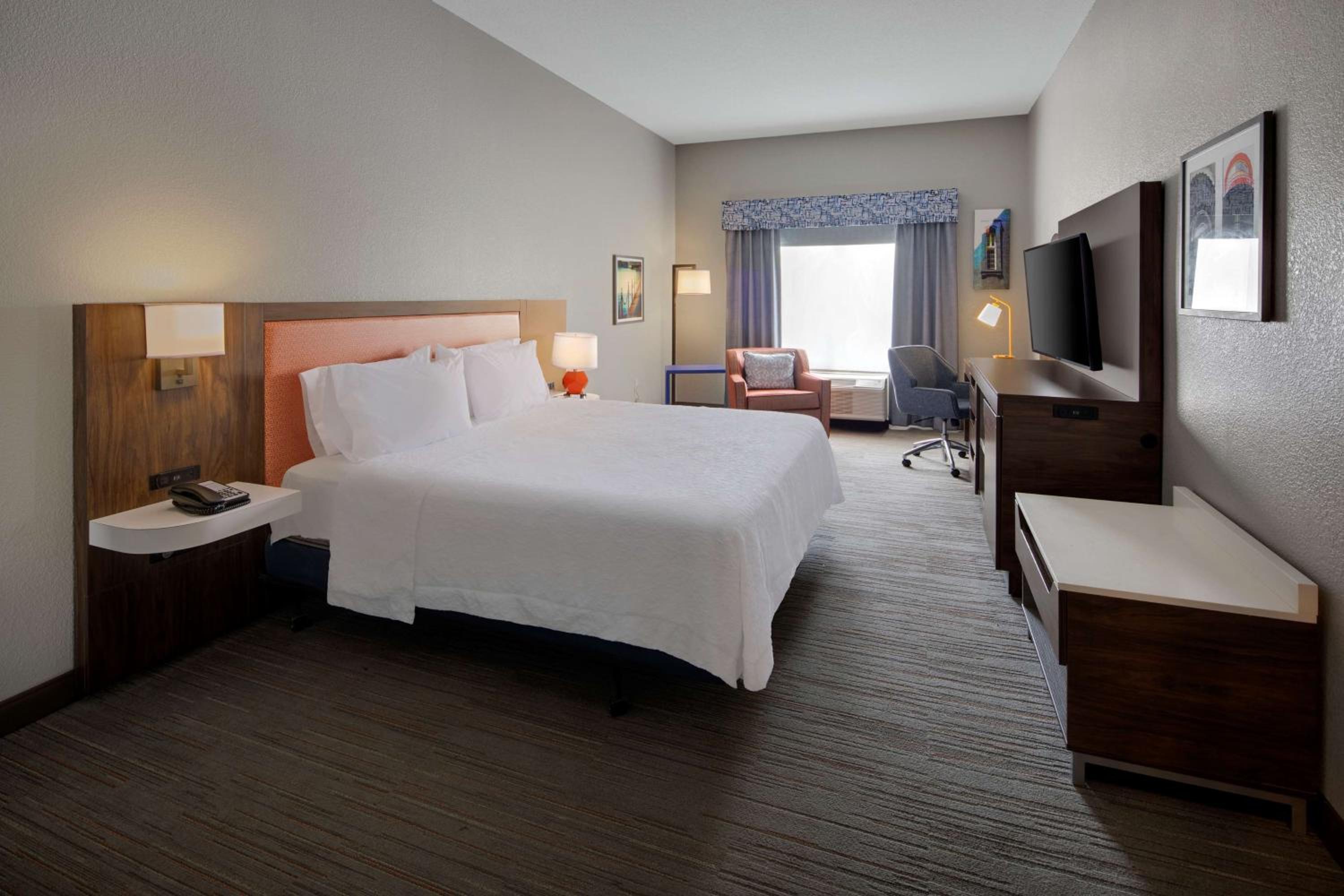 Standard King Room - Photo 5