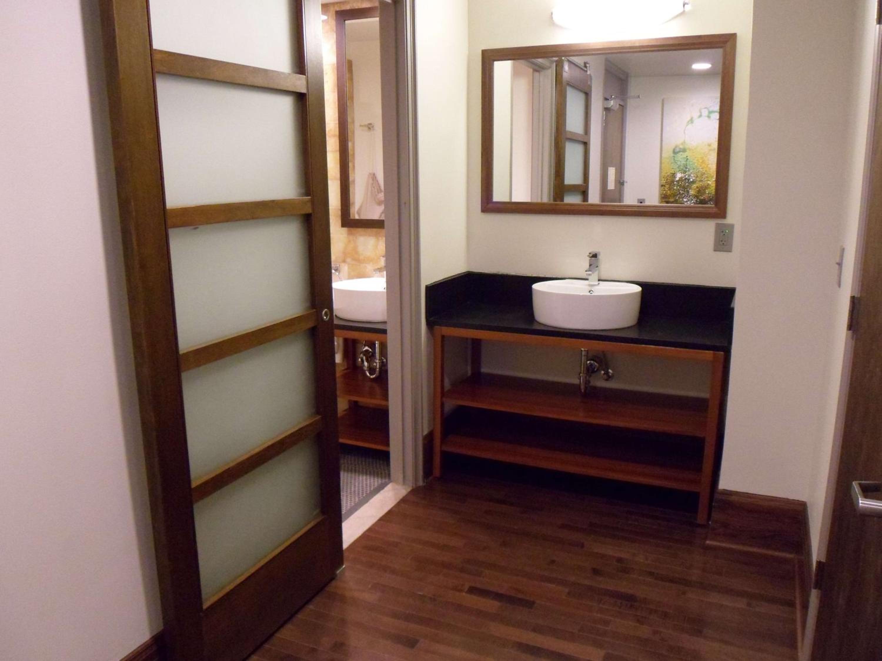 Queen Corner Studio with Two Queen Beds - Photo 4