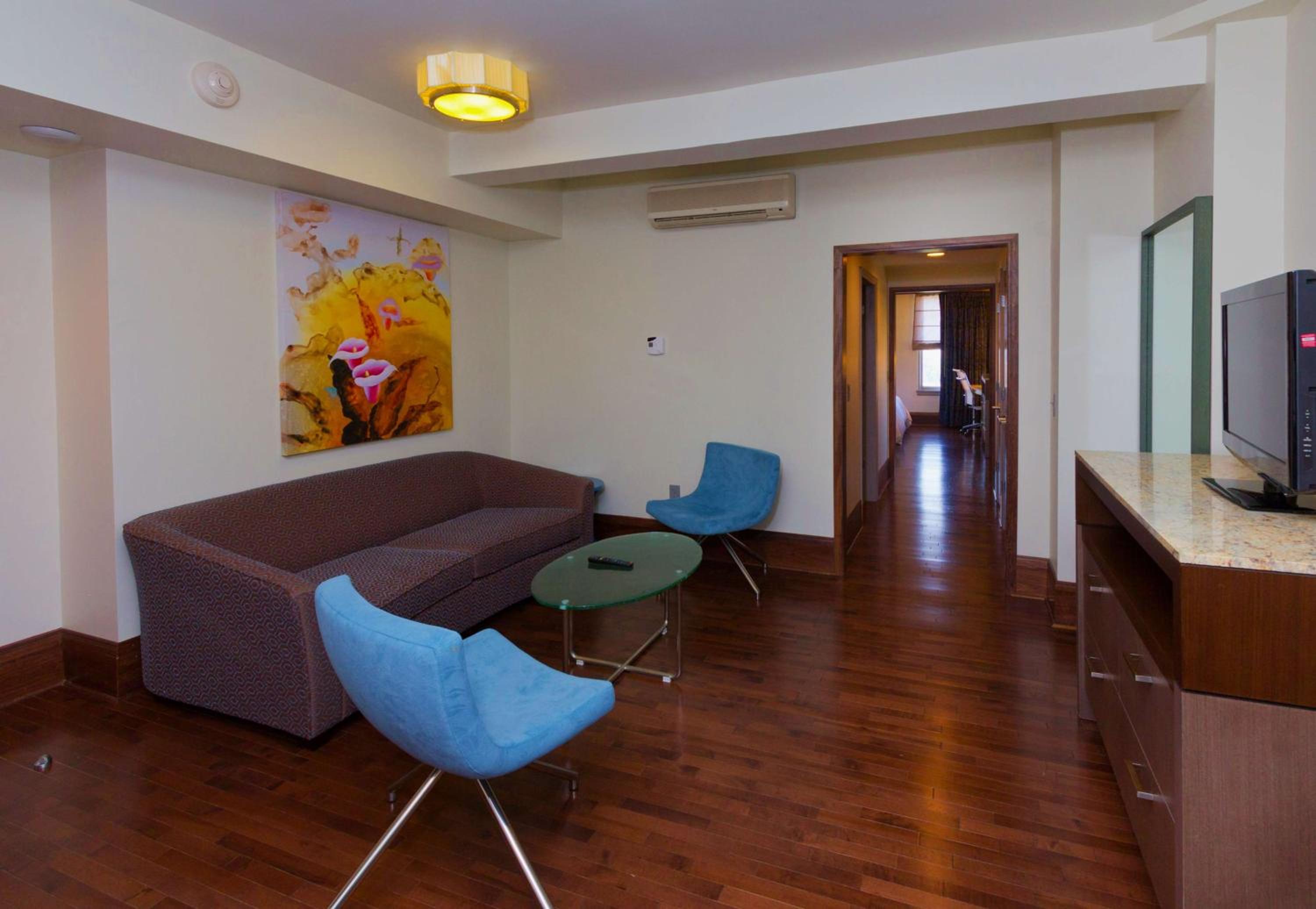 Queen Suite - Photo 2