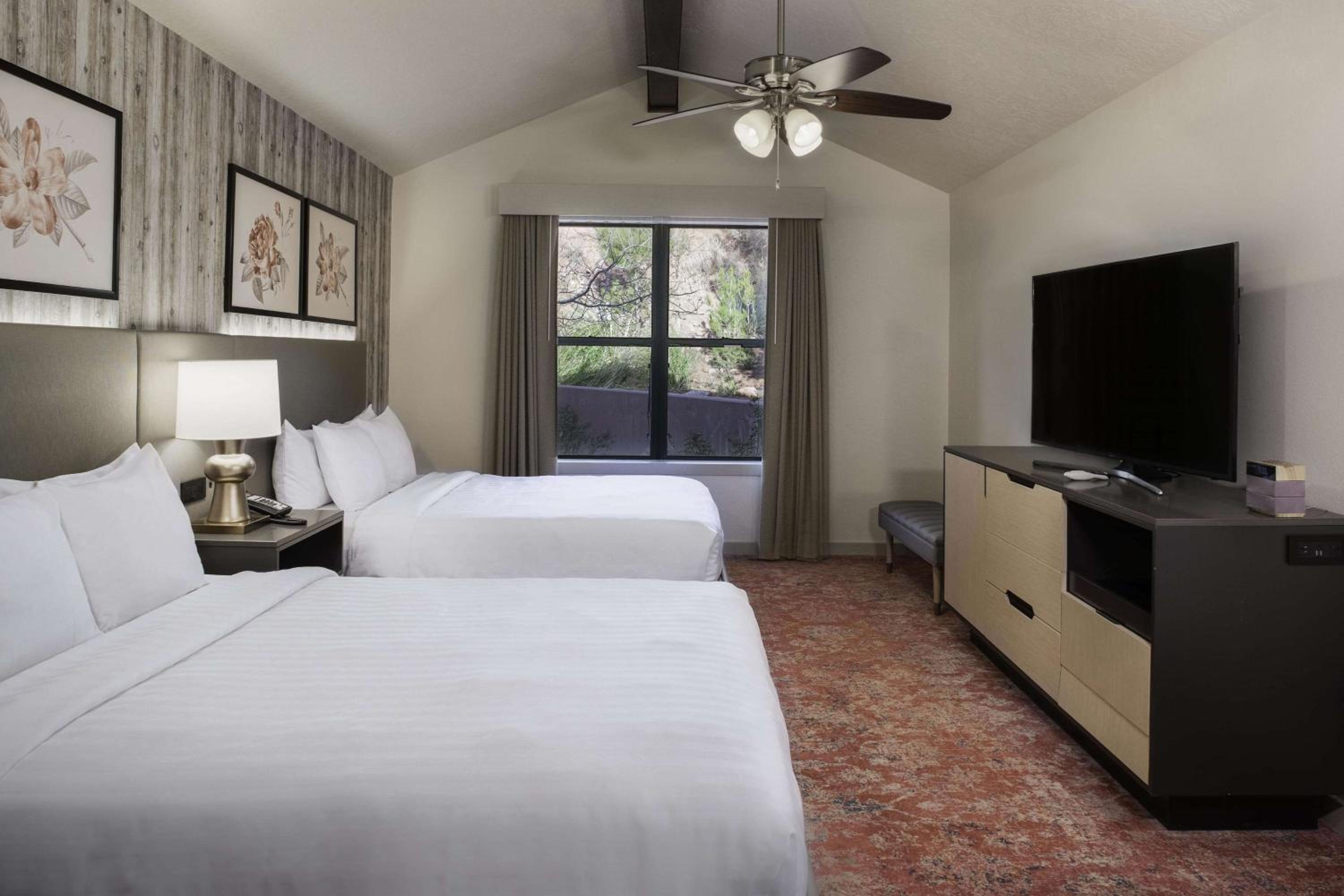Two-Bedroom Suite with One King Bed, Two Queen Beds and Tub - Mobility and Hearing Accessible - Photo 5