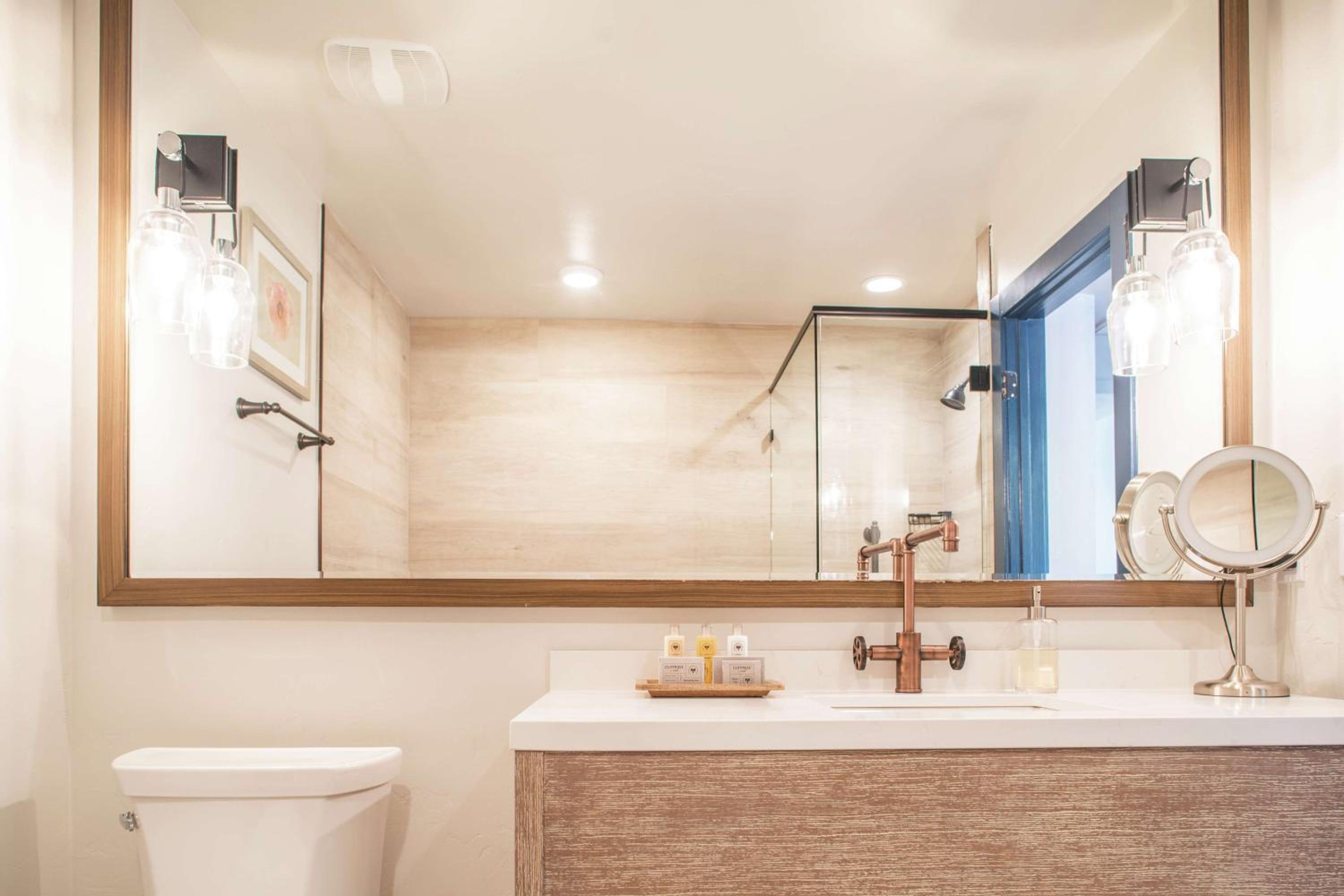One-Bedroom King Suite - Riverside - Photo 8