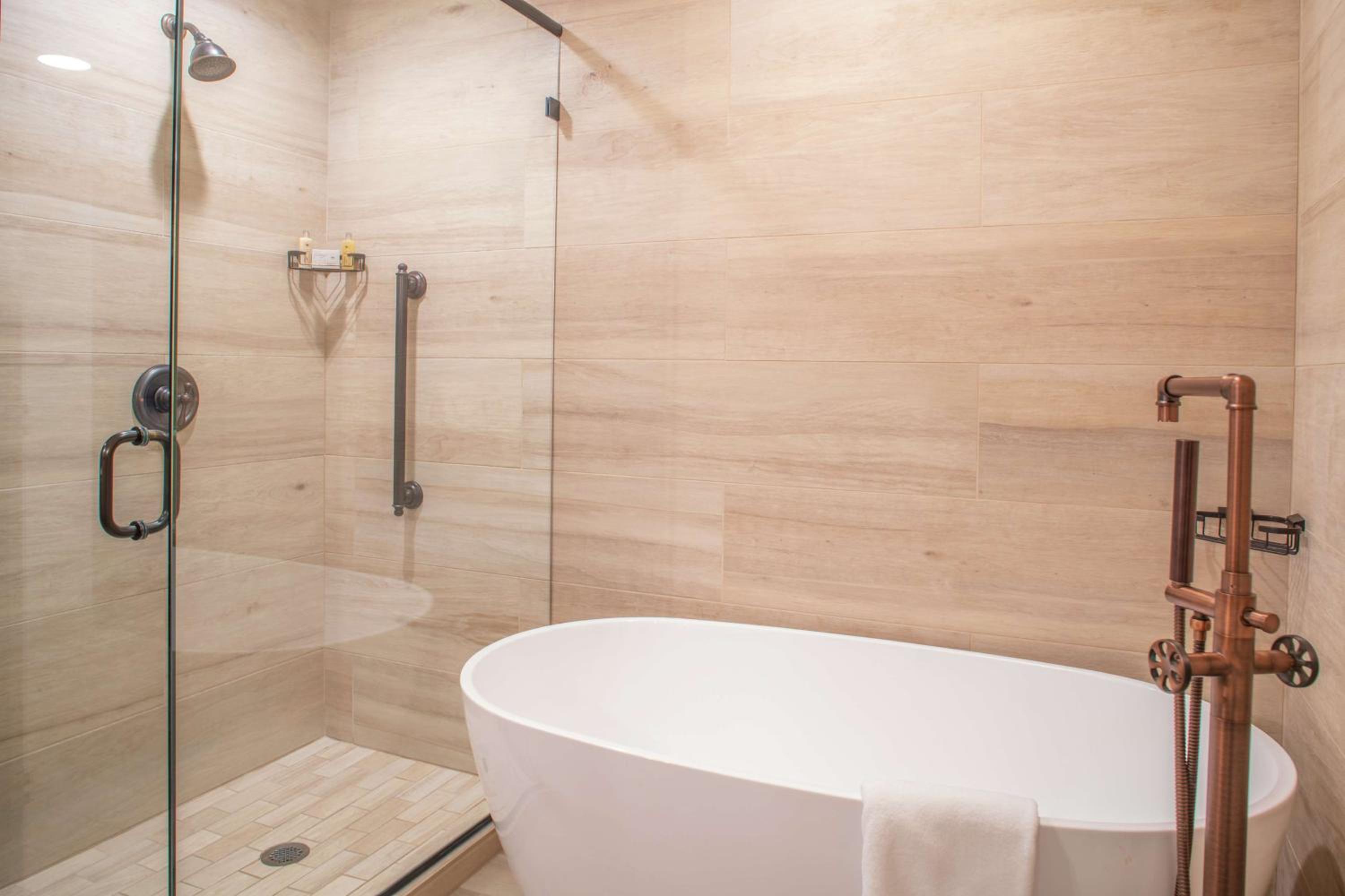 One-Bedroom King Suite - Riverside - Photo 6