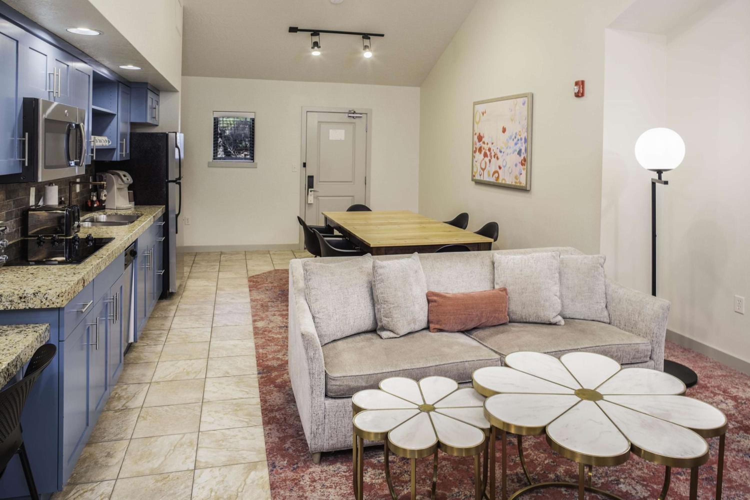 Two-Bedroom Suite with One King Bed, Two Queen Beds and Tub - Mobility and Hearing Accessible - Photo 6
