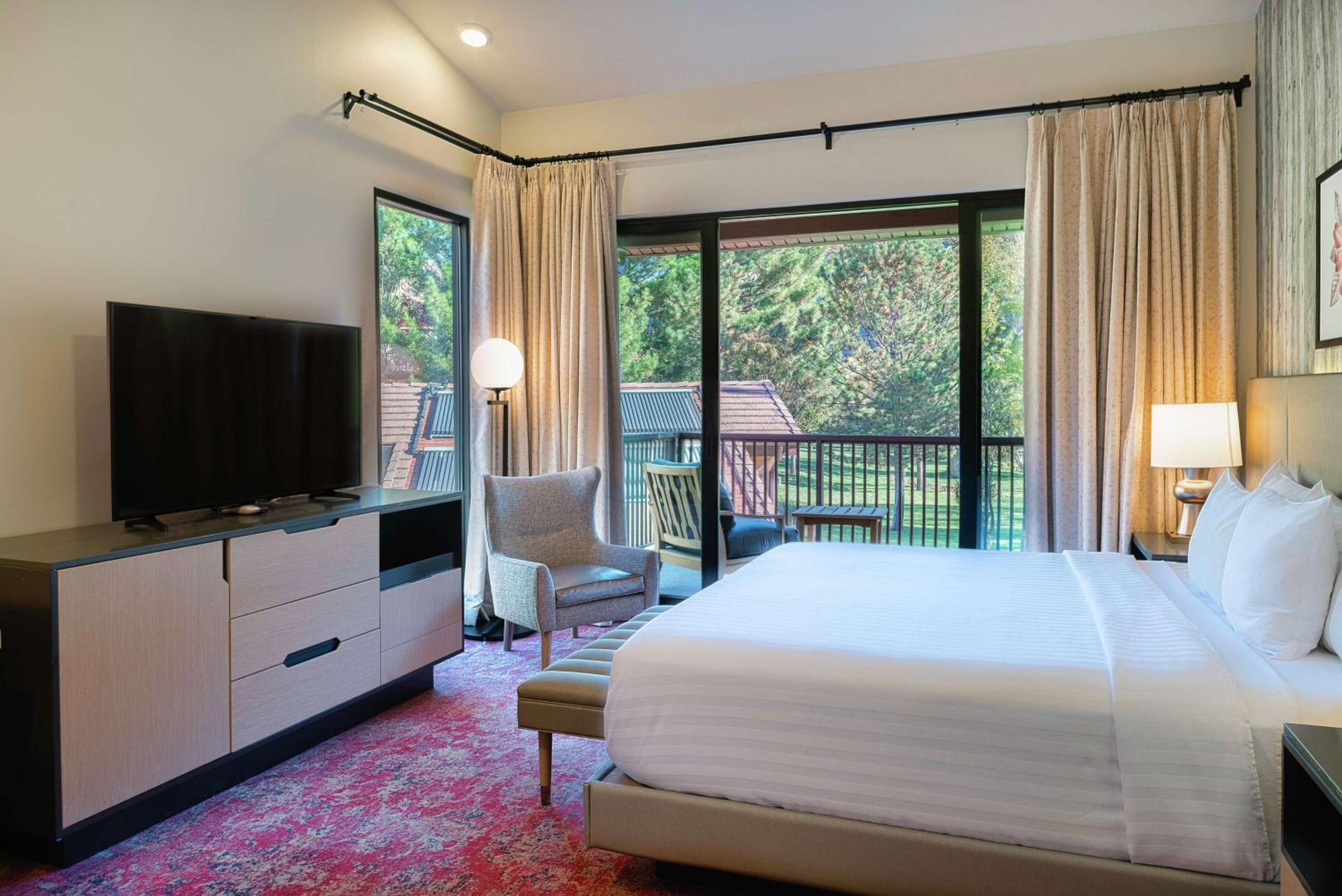 Two-Bedroom Villa with One King Bed, Two Queen Beds and Sofa Bed - Photo 3