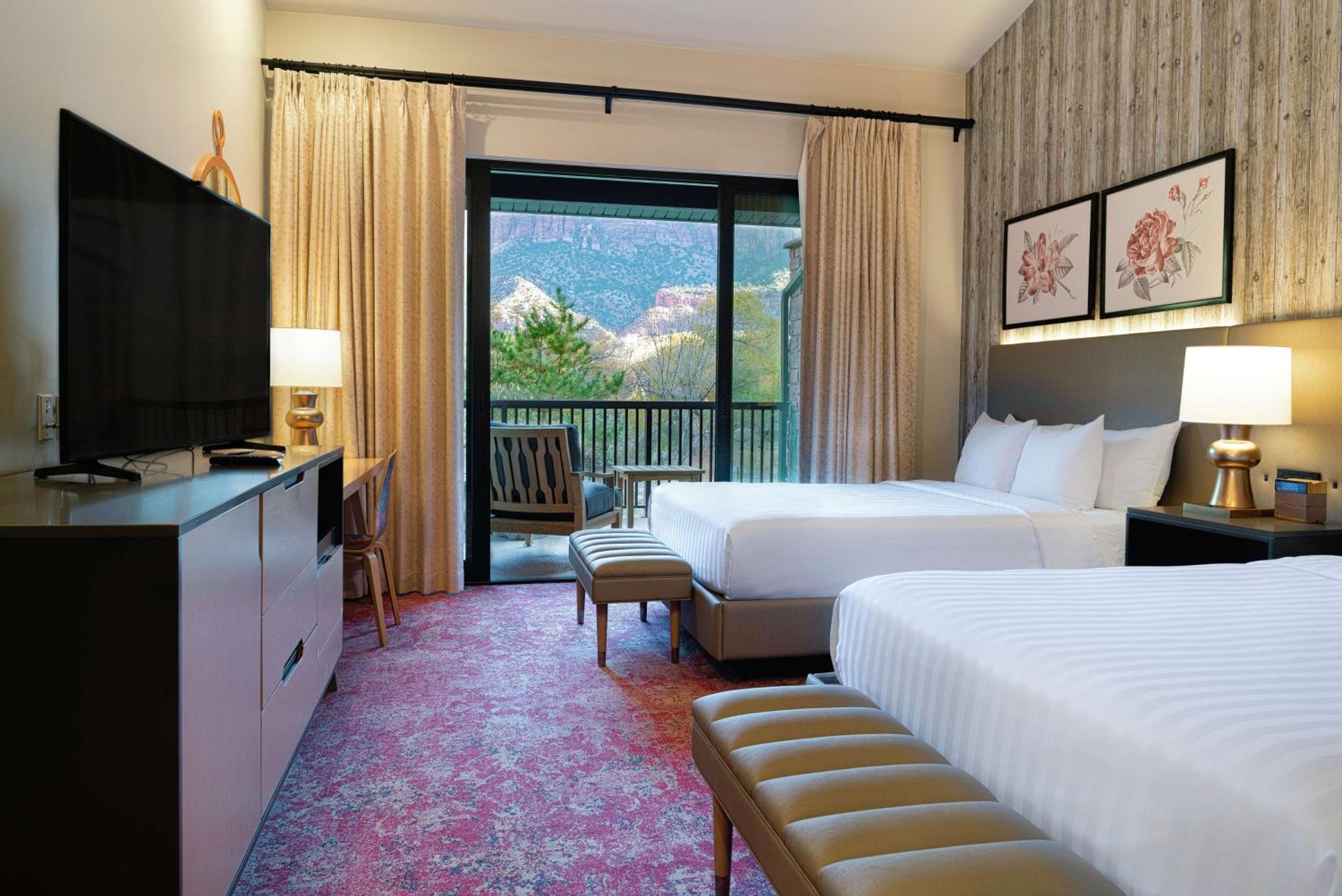 Two-Bedroom Villa with One King Bed, Two Queen Beds and Sofa Bed - Photo 1