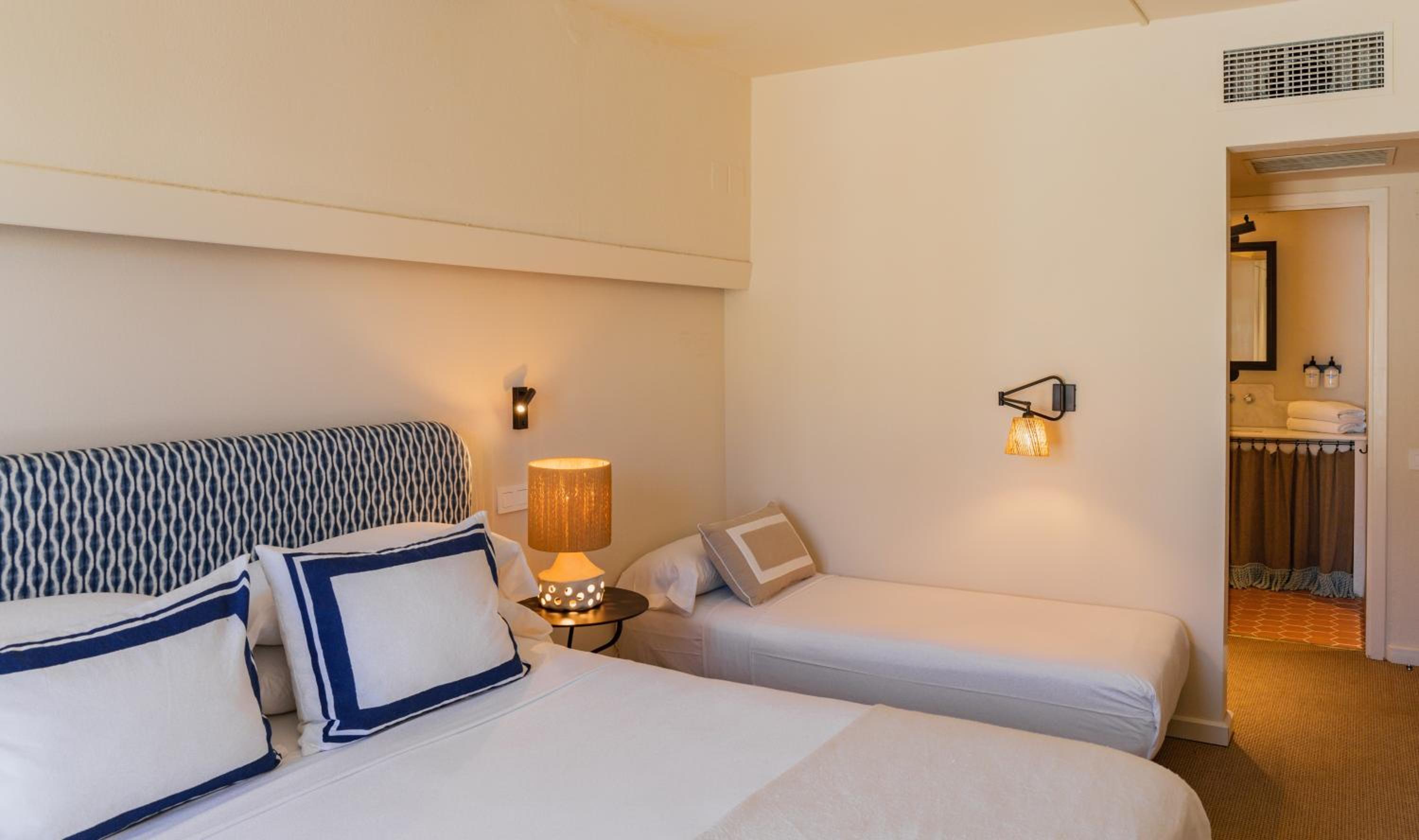 Deluxe Double Room with Sea View photo 3