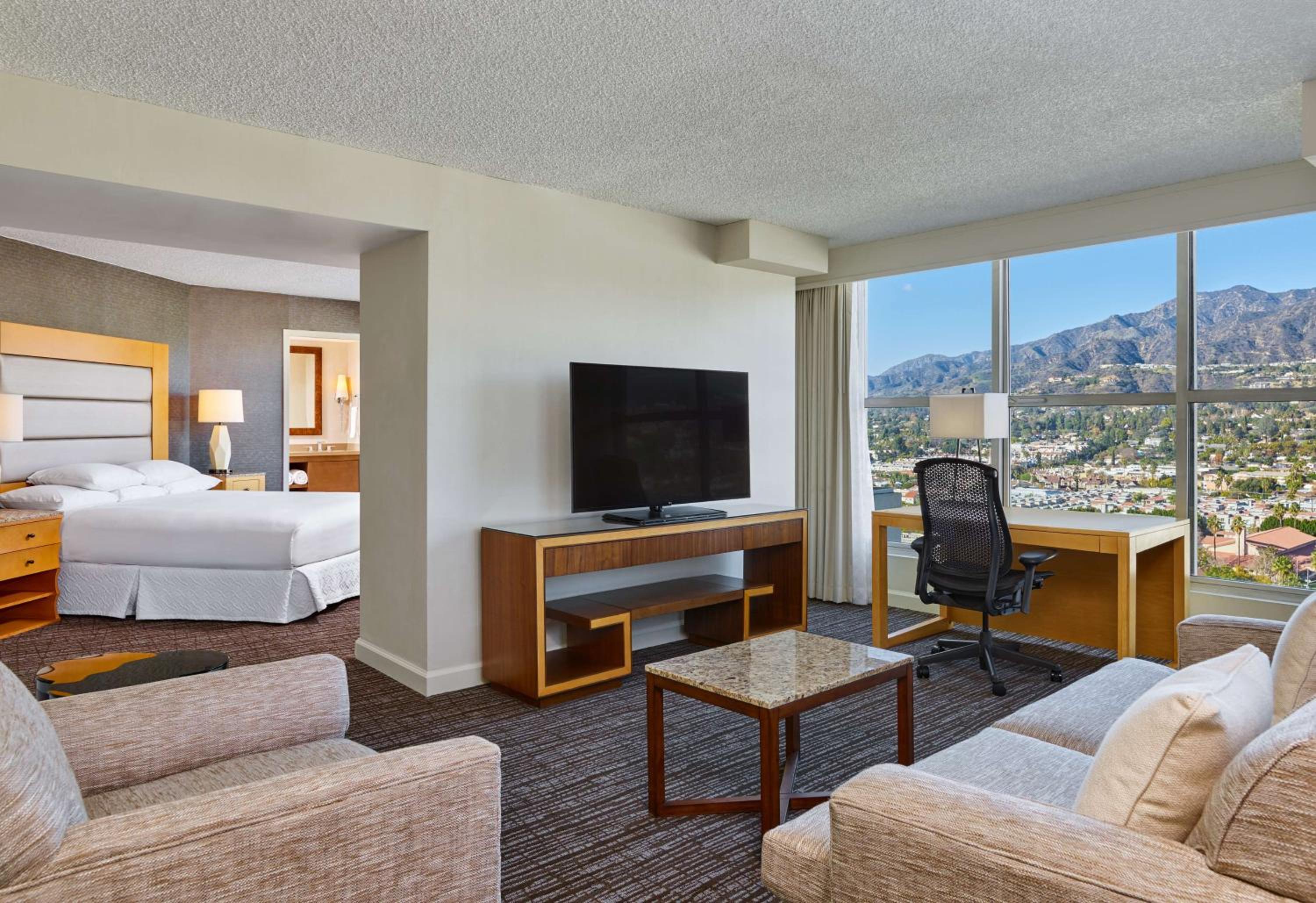 One-Bedroom Suite - Executive Floor - Photo 1
