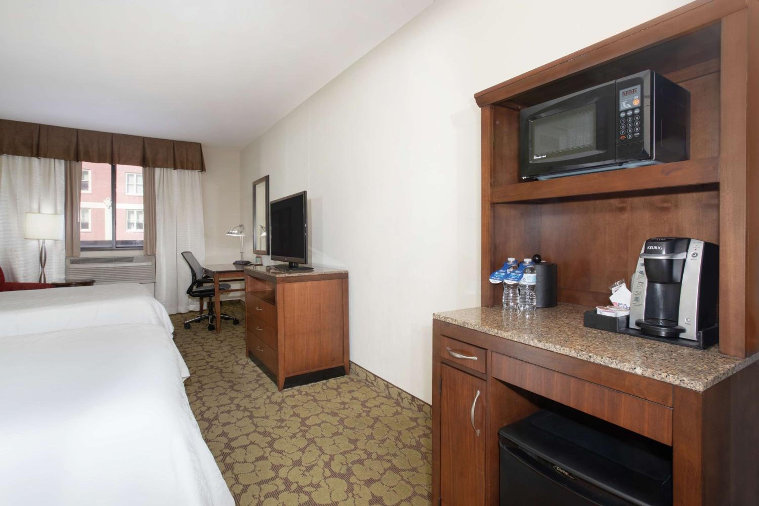 Queen Room with Two Queen Beds - Mobility and Hearing Access photo 3