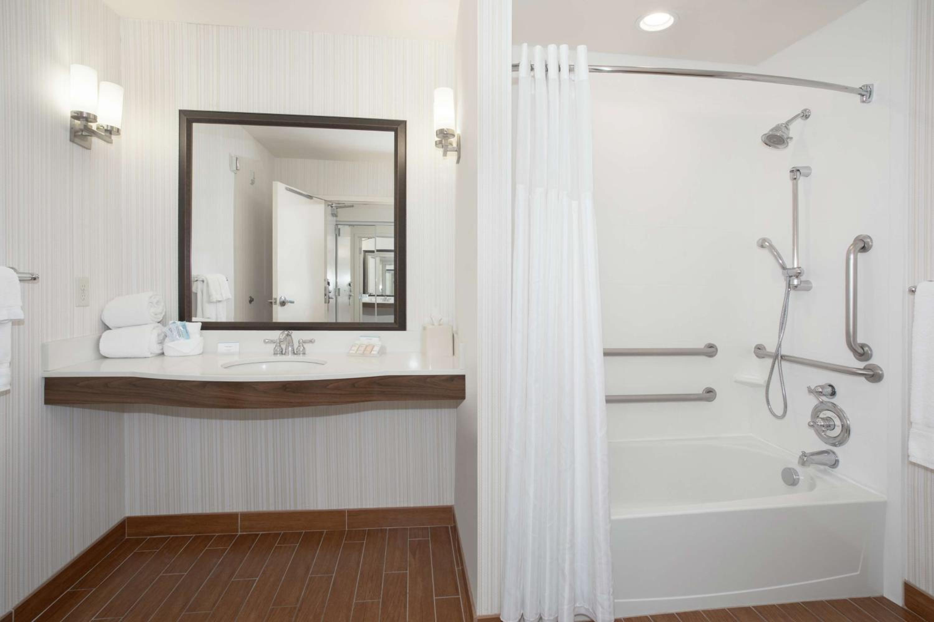 One-Bedroom King Suite photo 3