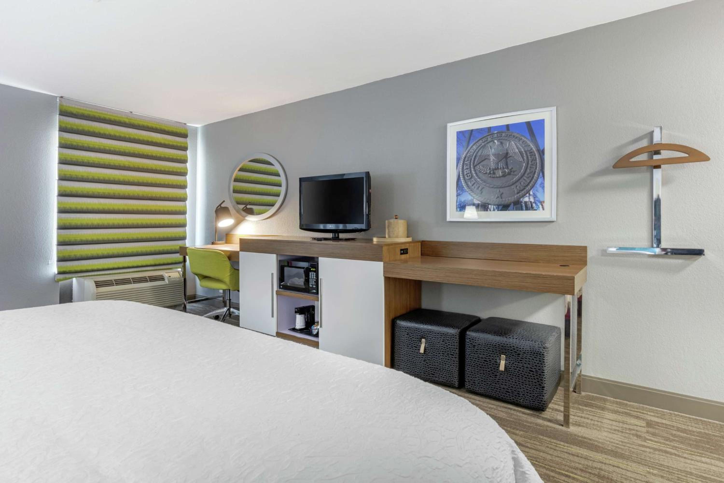 King Room with Sofa Bed - Non-Smoking - Photo 1