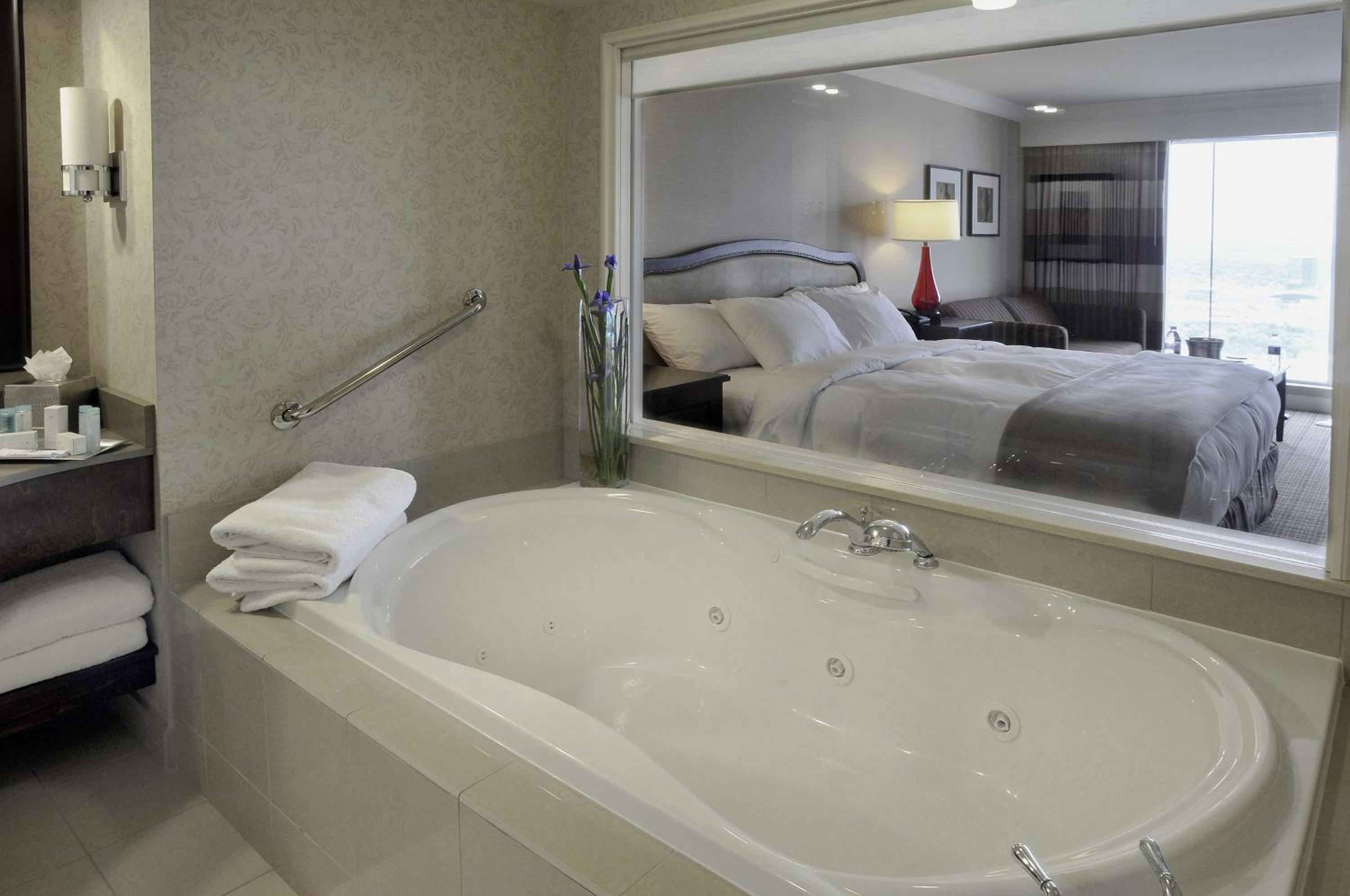 King Studio Suite with Spa Bath and Casino/City View