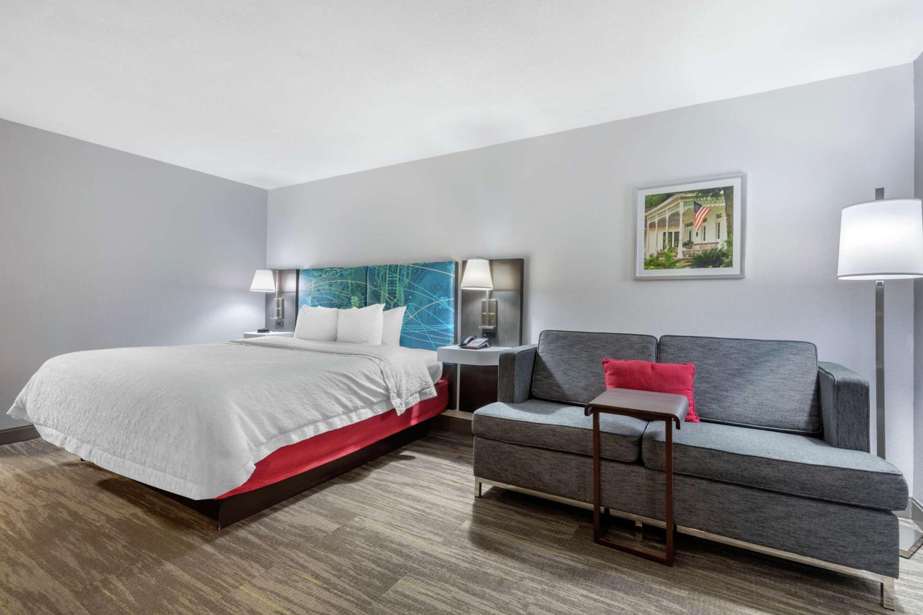 King Room with Sofa Bed - Non-Smoking - Photo 4