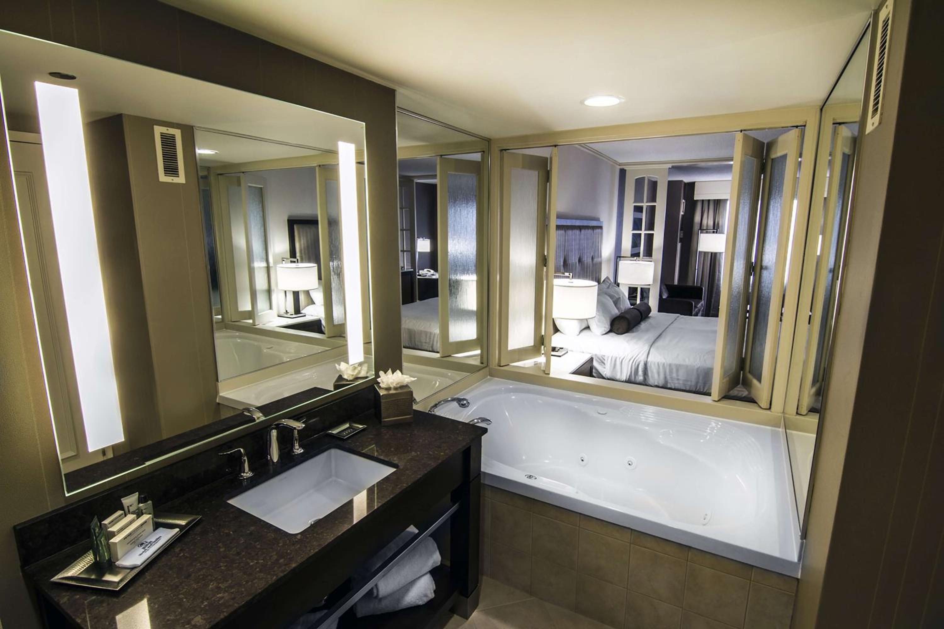 King Studio Suite with Spa Bath and Casino/City View