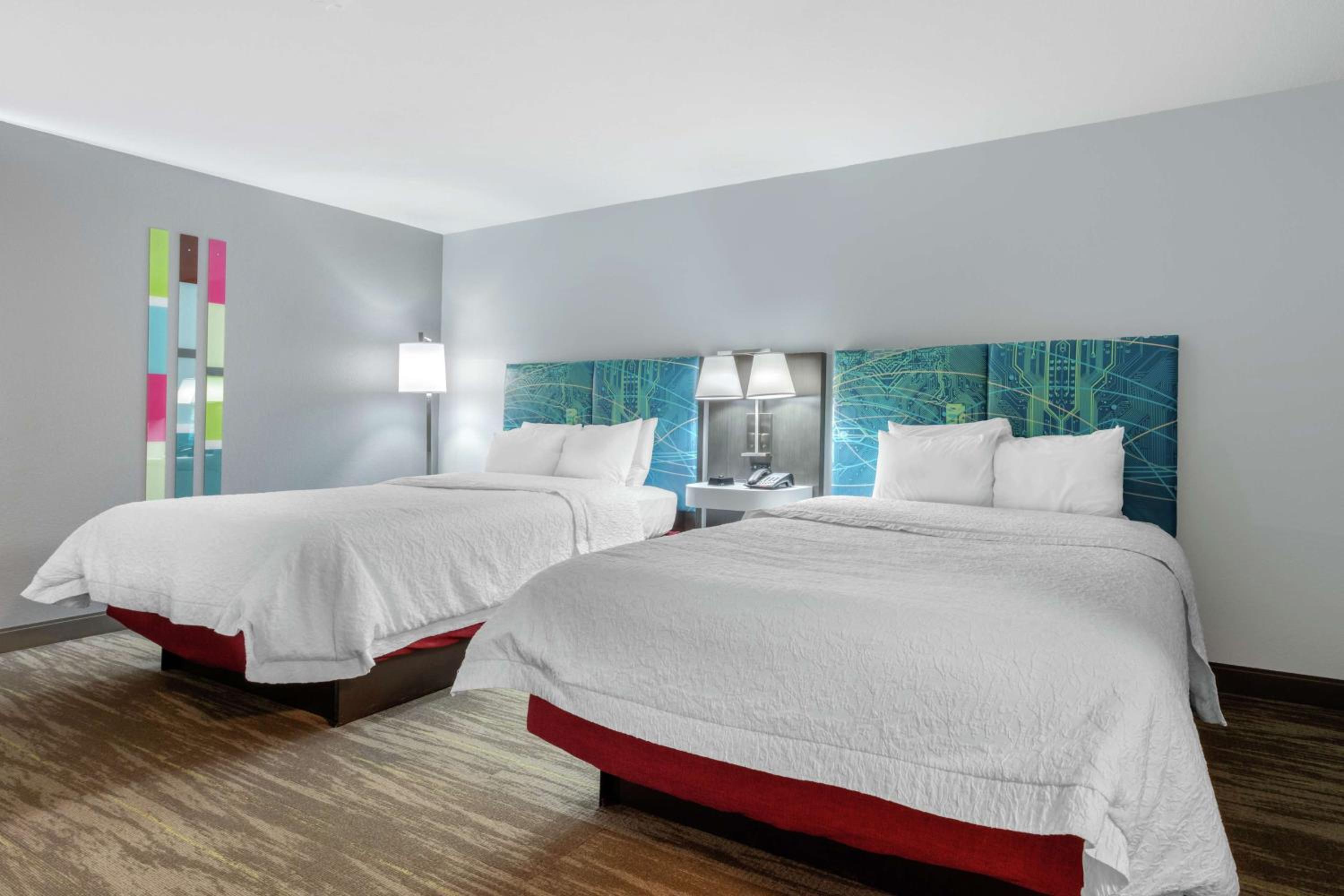 Queen Room with Two Queen Beds - Non-Smoking - Photo 3