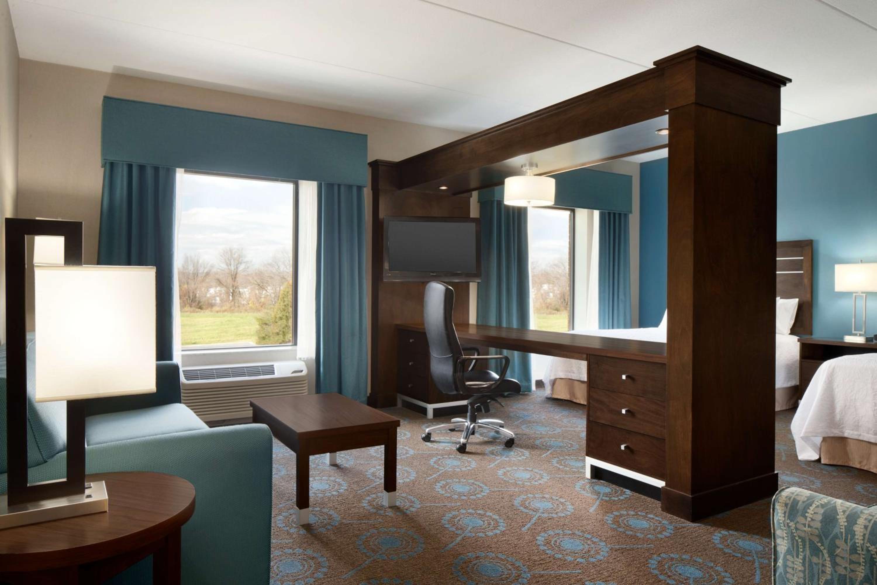 Queen Studio Suite with Two Queen Beds - Non-Smoking - Photo 1