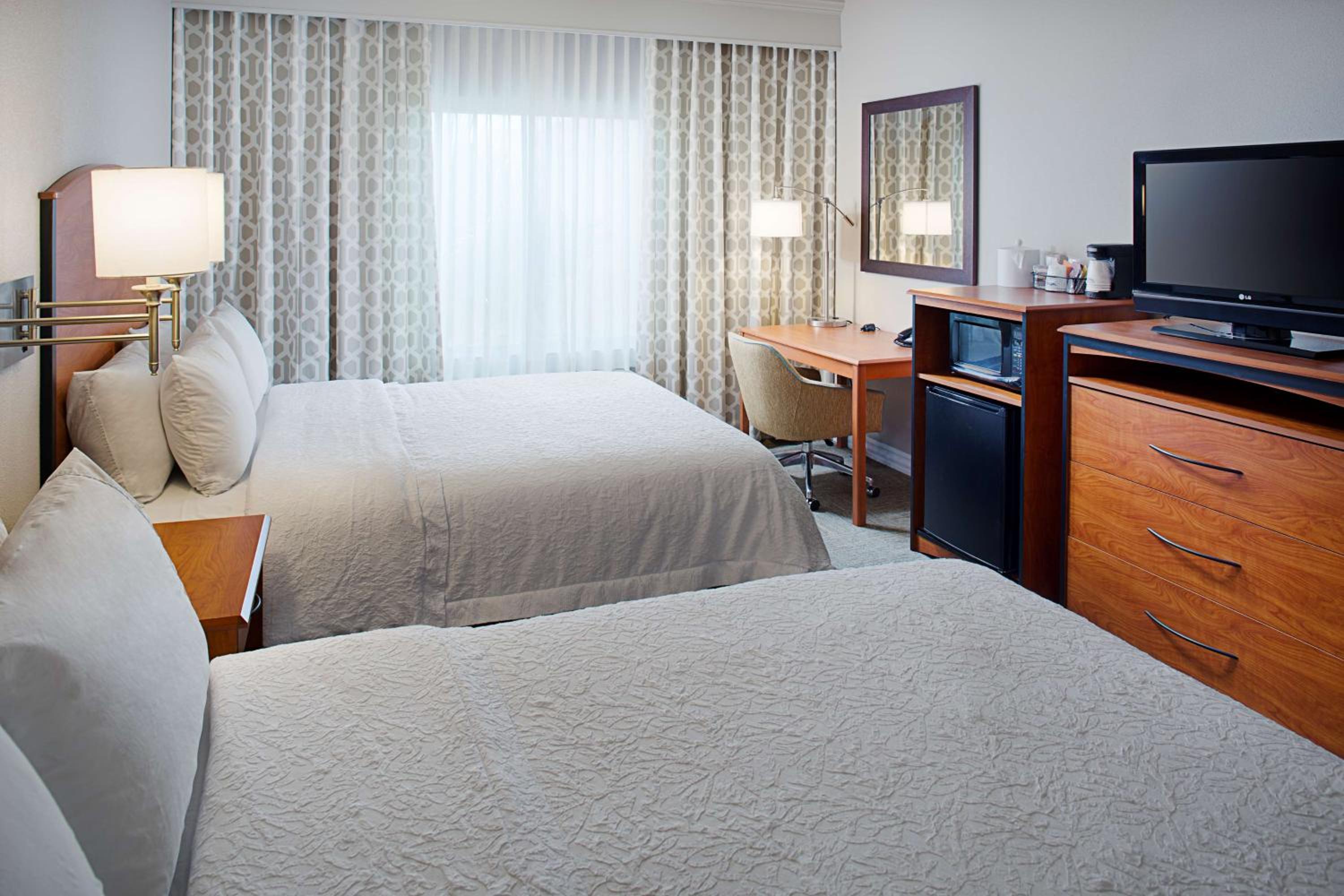Room with Two Queen Beds - Non-Smoking - Photo 5