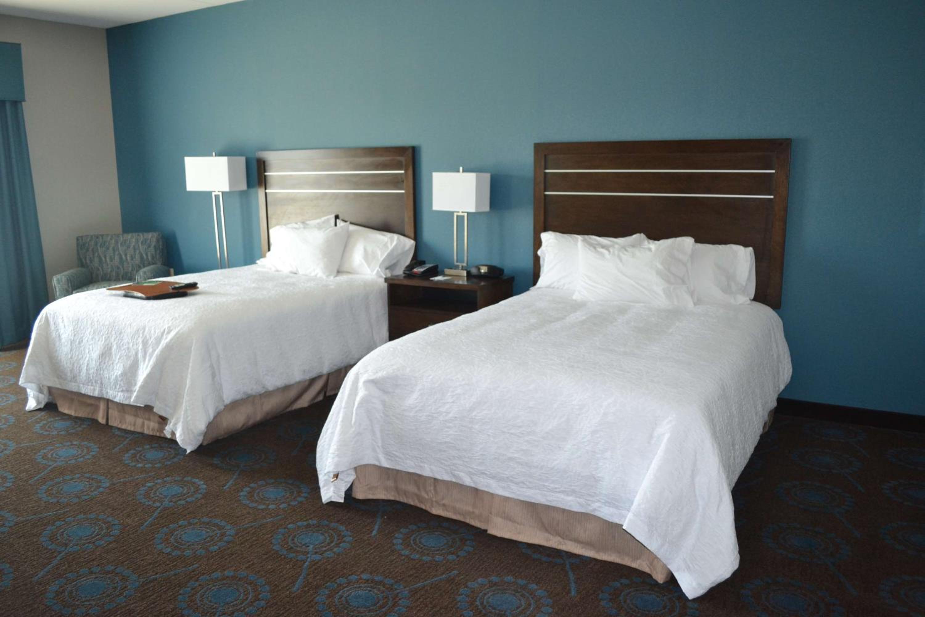 Room with Two Queen Beds - Non-Smoking - Photo 3