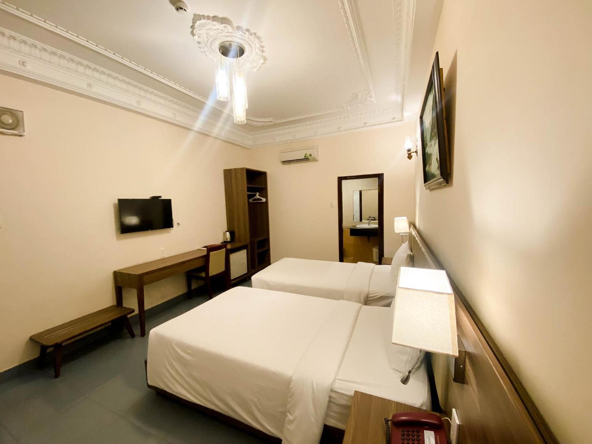 Superior Twin Room (No window) photo 2
