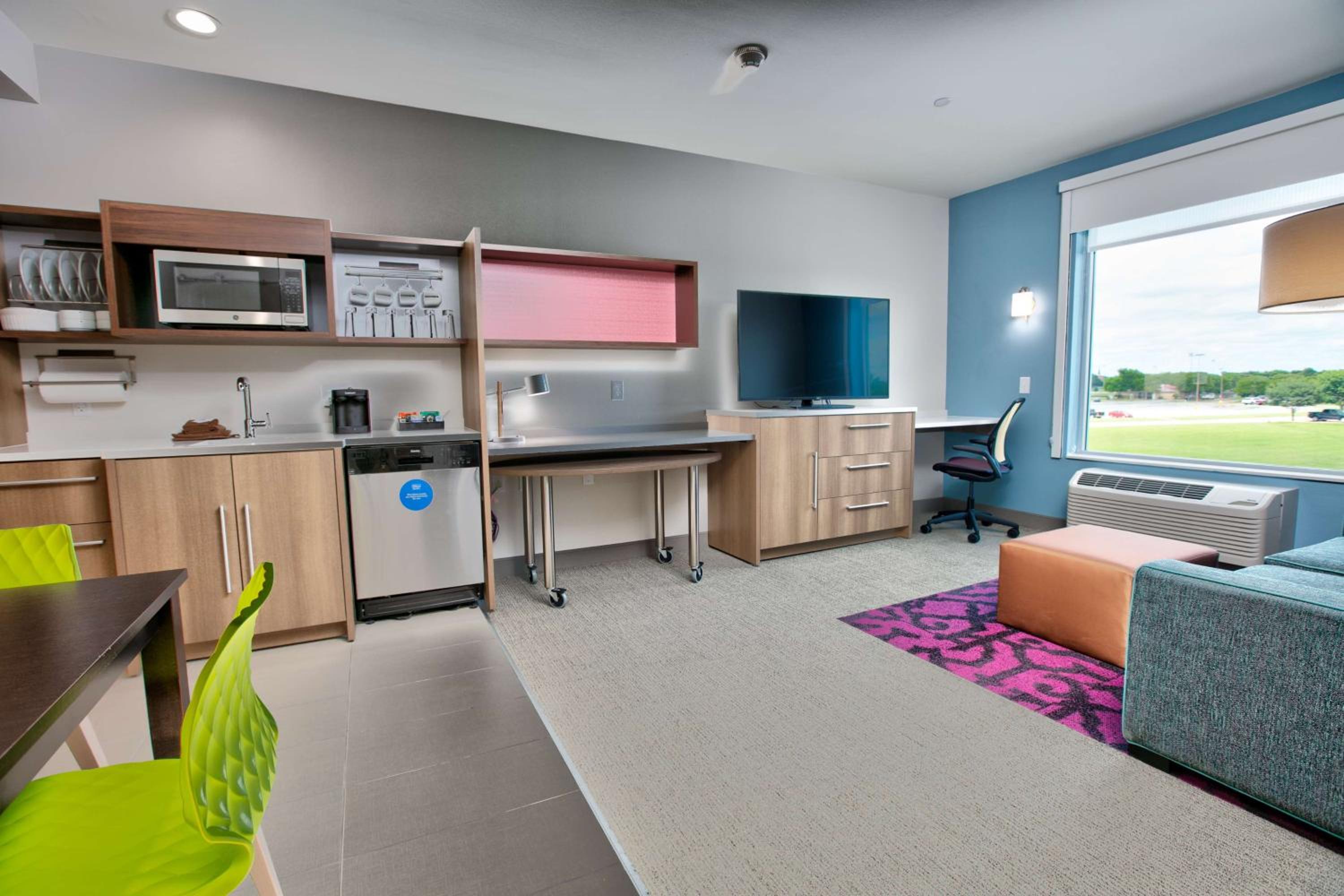 One-Bedroom King Suite with Lake View - Photo 2