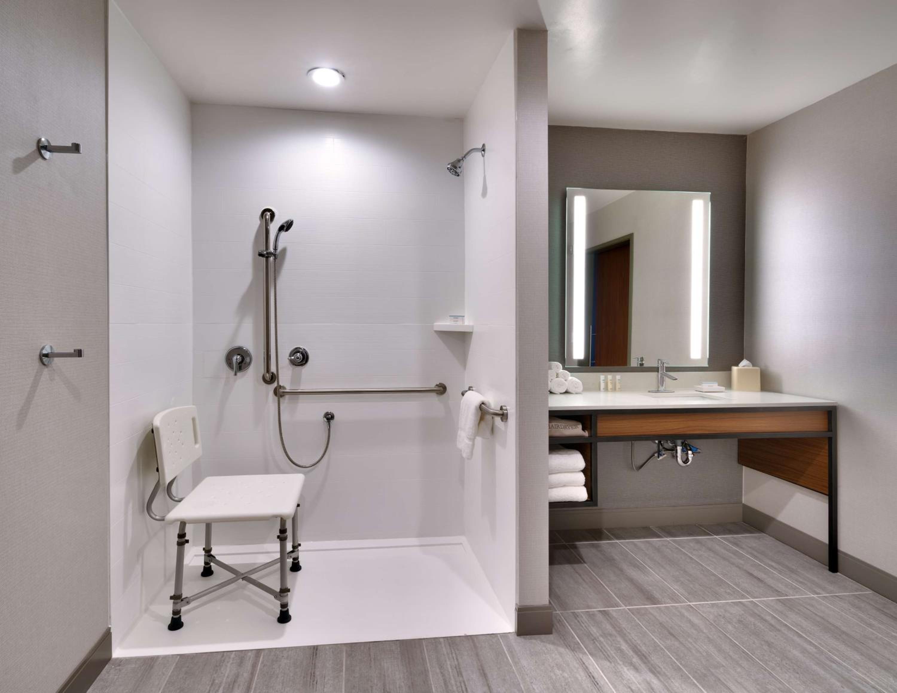 King Room with View - Hearing Accessible - Photo 3