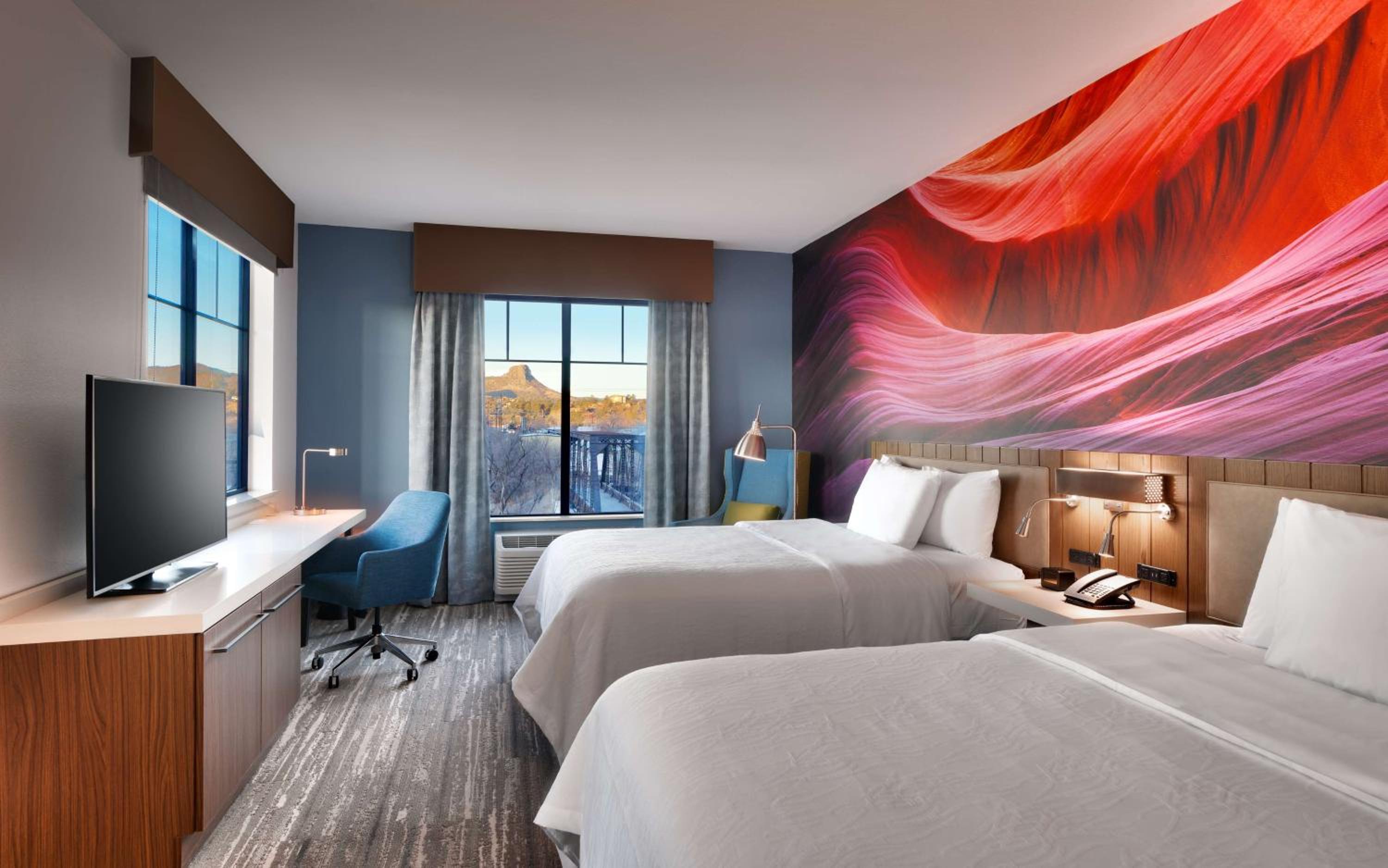 Queen Corner Room with Two Queen Beds - City View - Photo 1