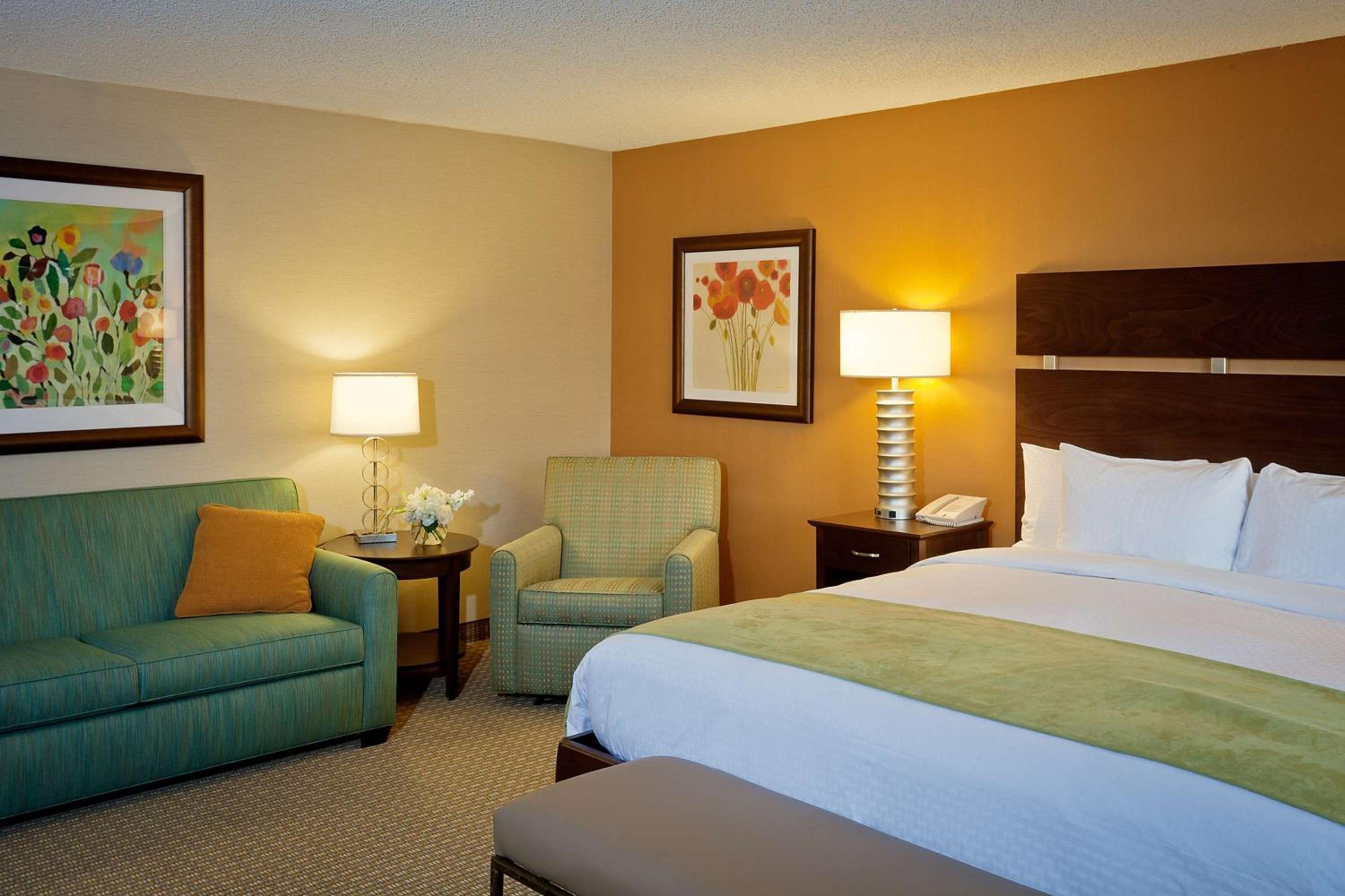 King Suite - Non-Smoking - Photo 1