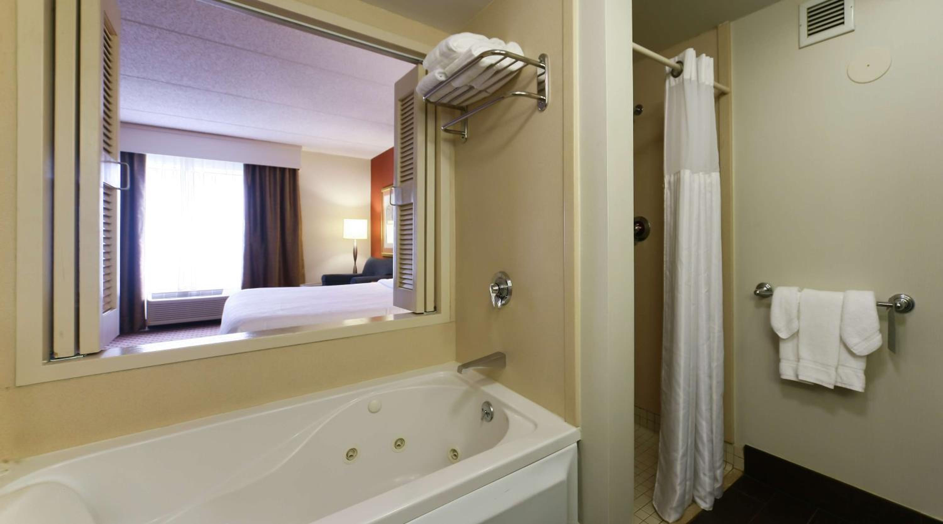 King Room with Spa Bath - Photo 4