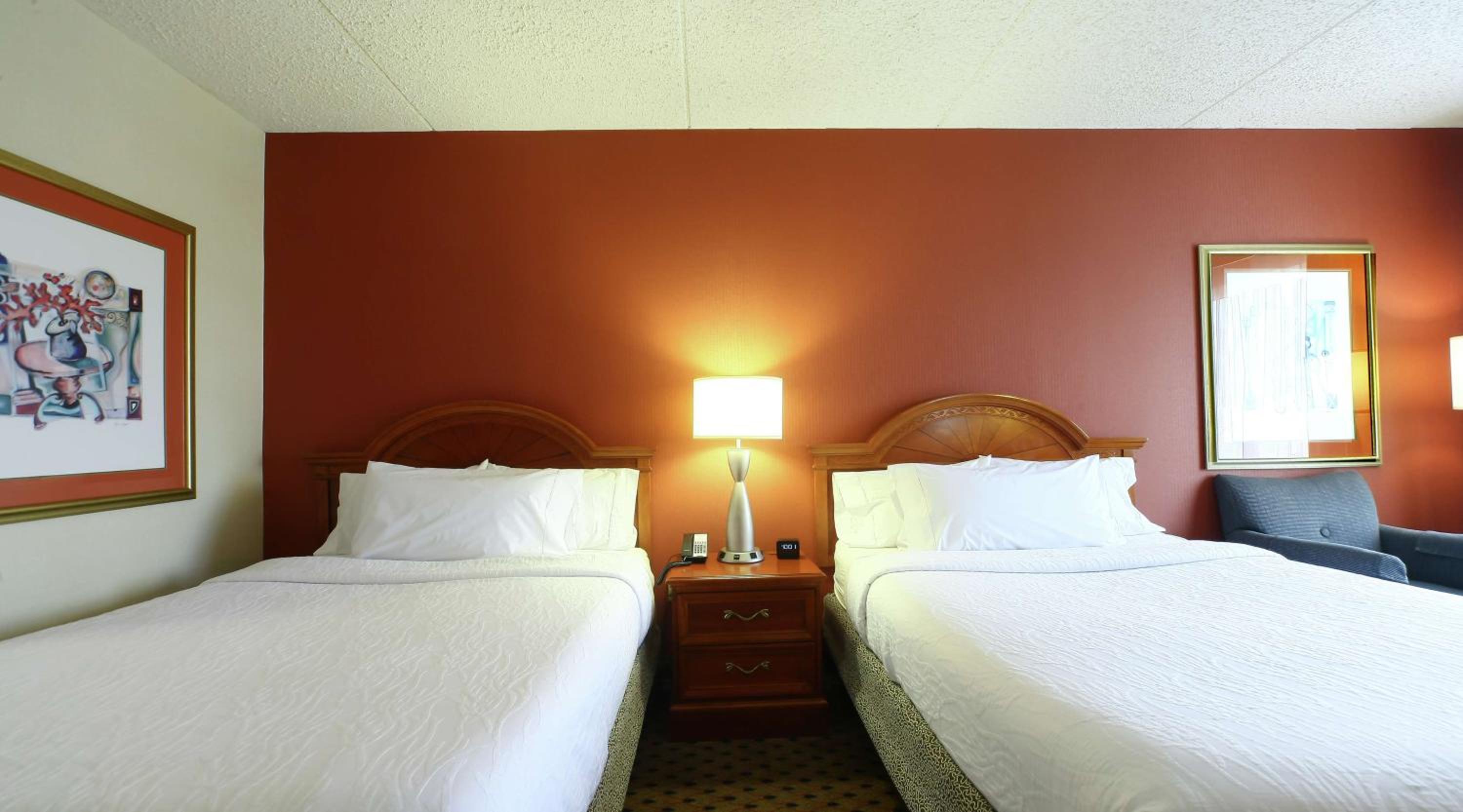 Room with Two Queen Beds - Non-Smoking - Photo 3