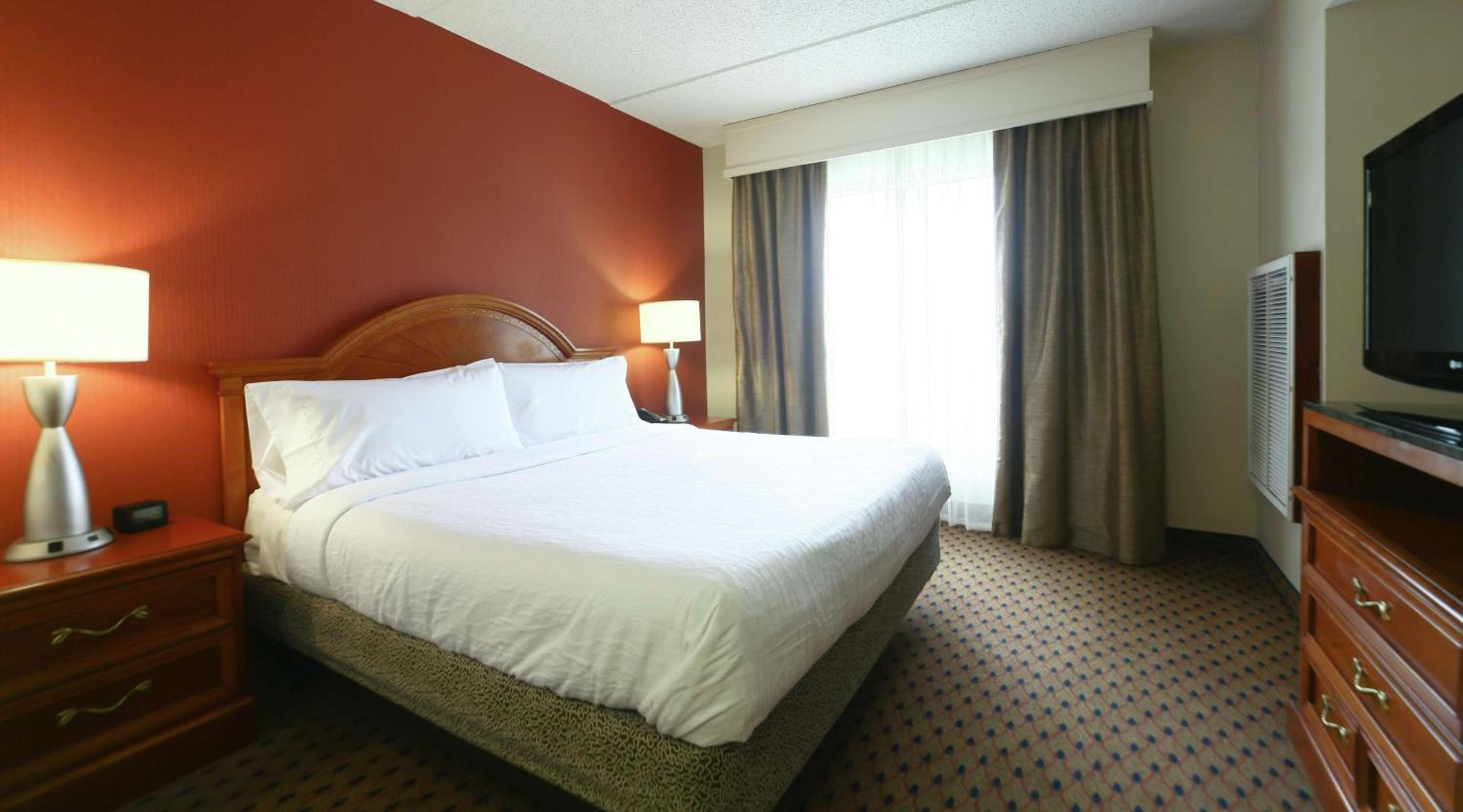 Junior King Suite with Sofa Bed - Photo 2