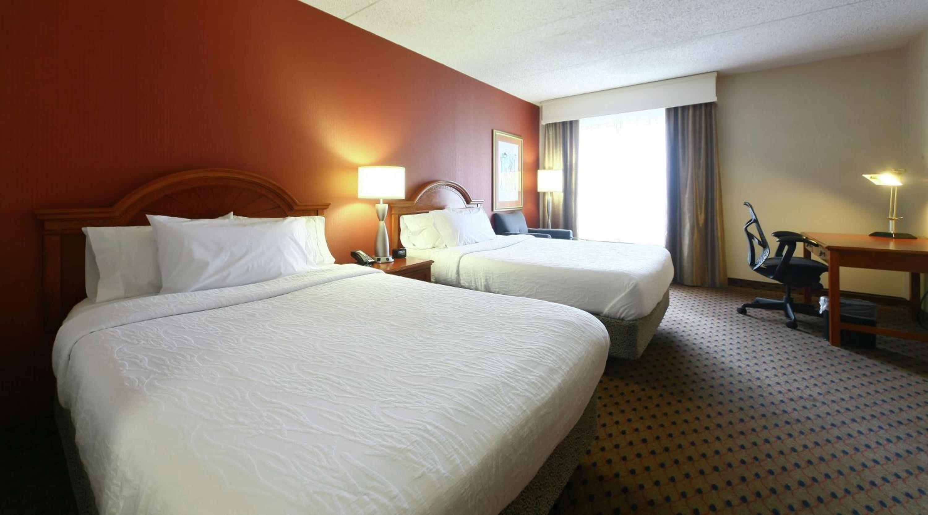Room with Two Queen Beds - Non-Smoking - Photo 4