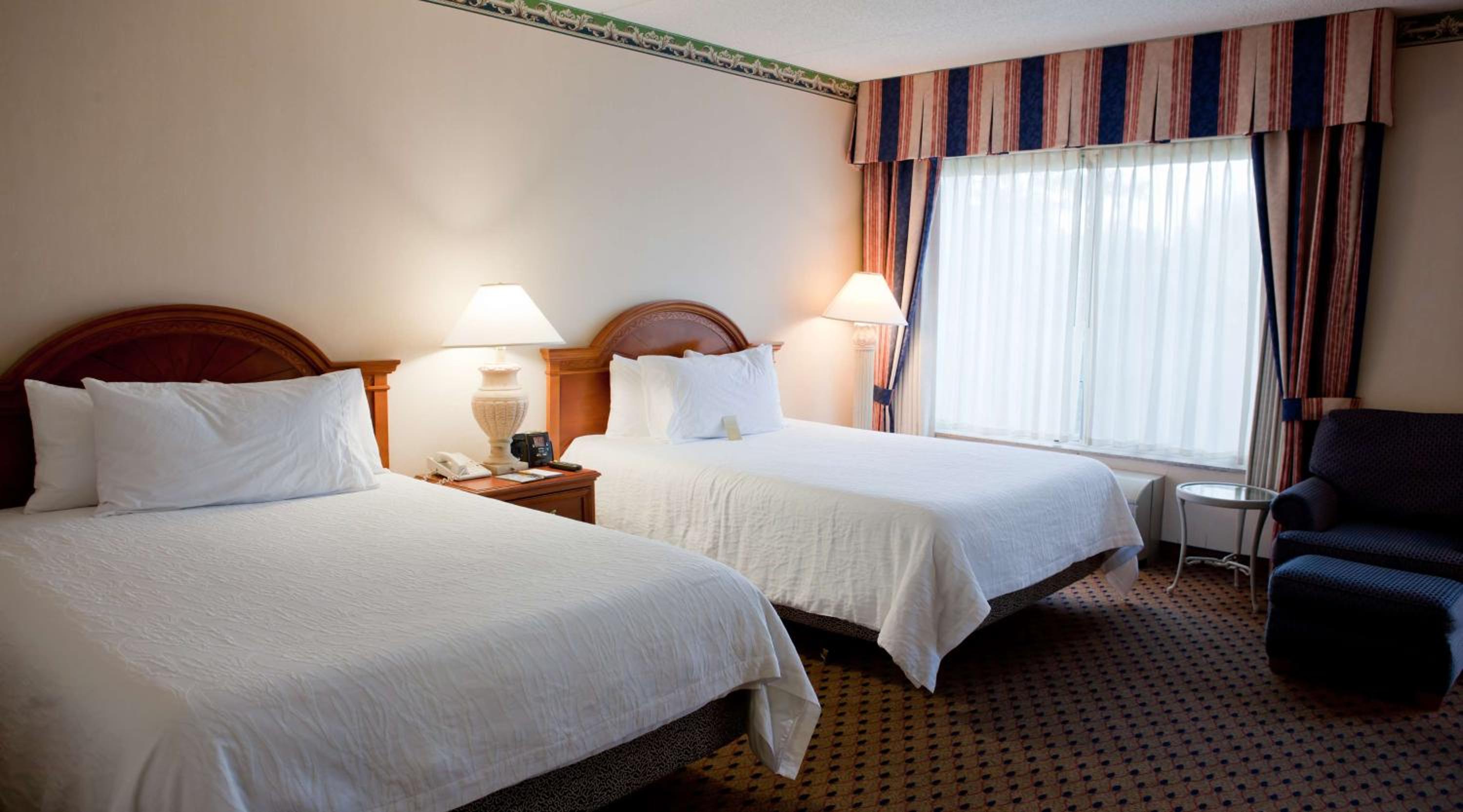 Room with Two Queen Beds - Non-Smoking - Photo 5